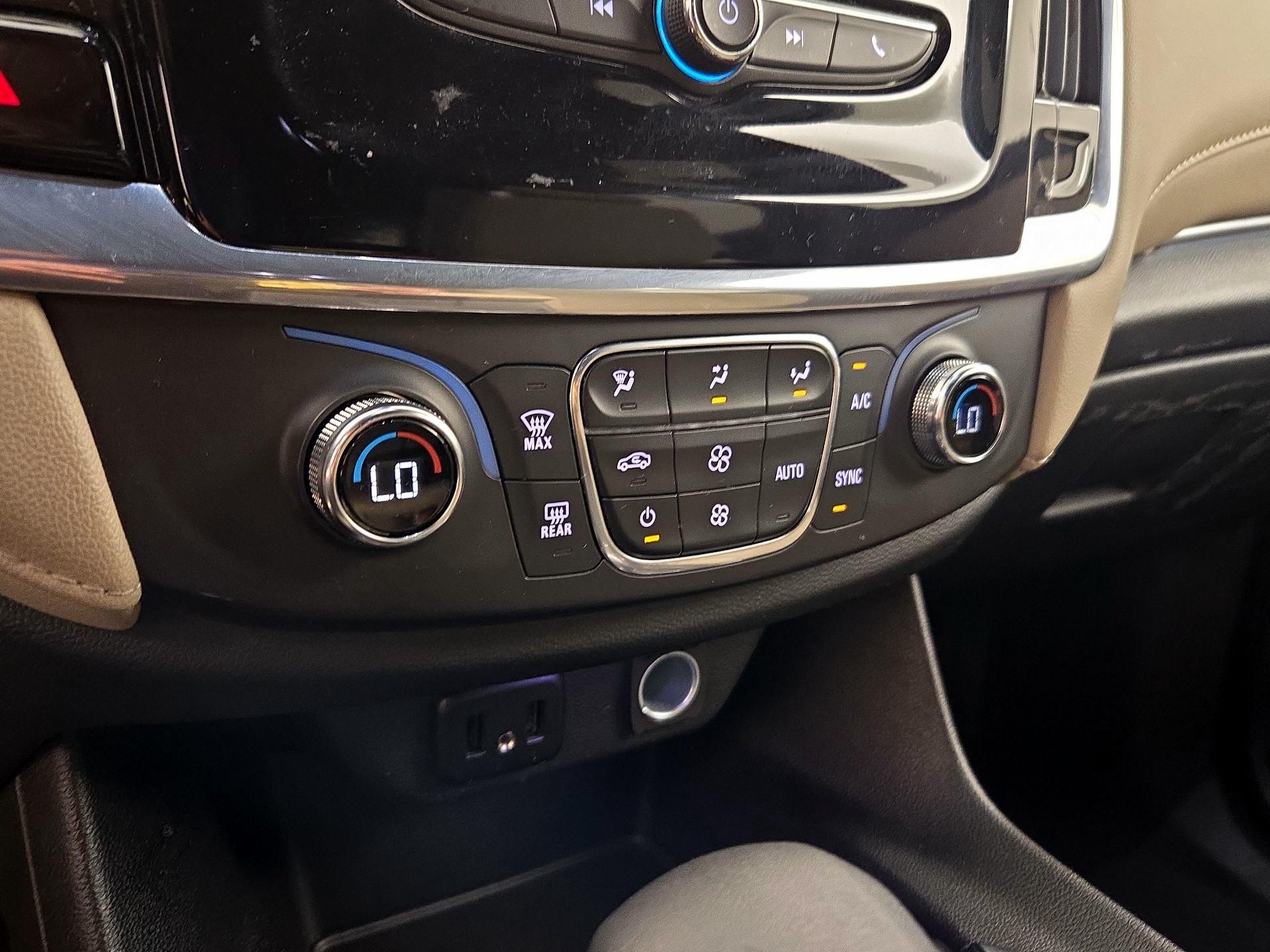 Thumbnail: 2023 Chevrolet Traverse - 16