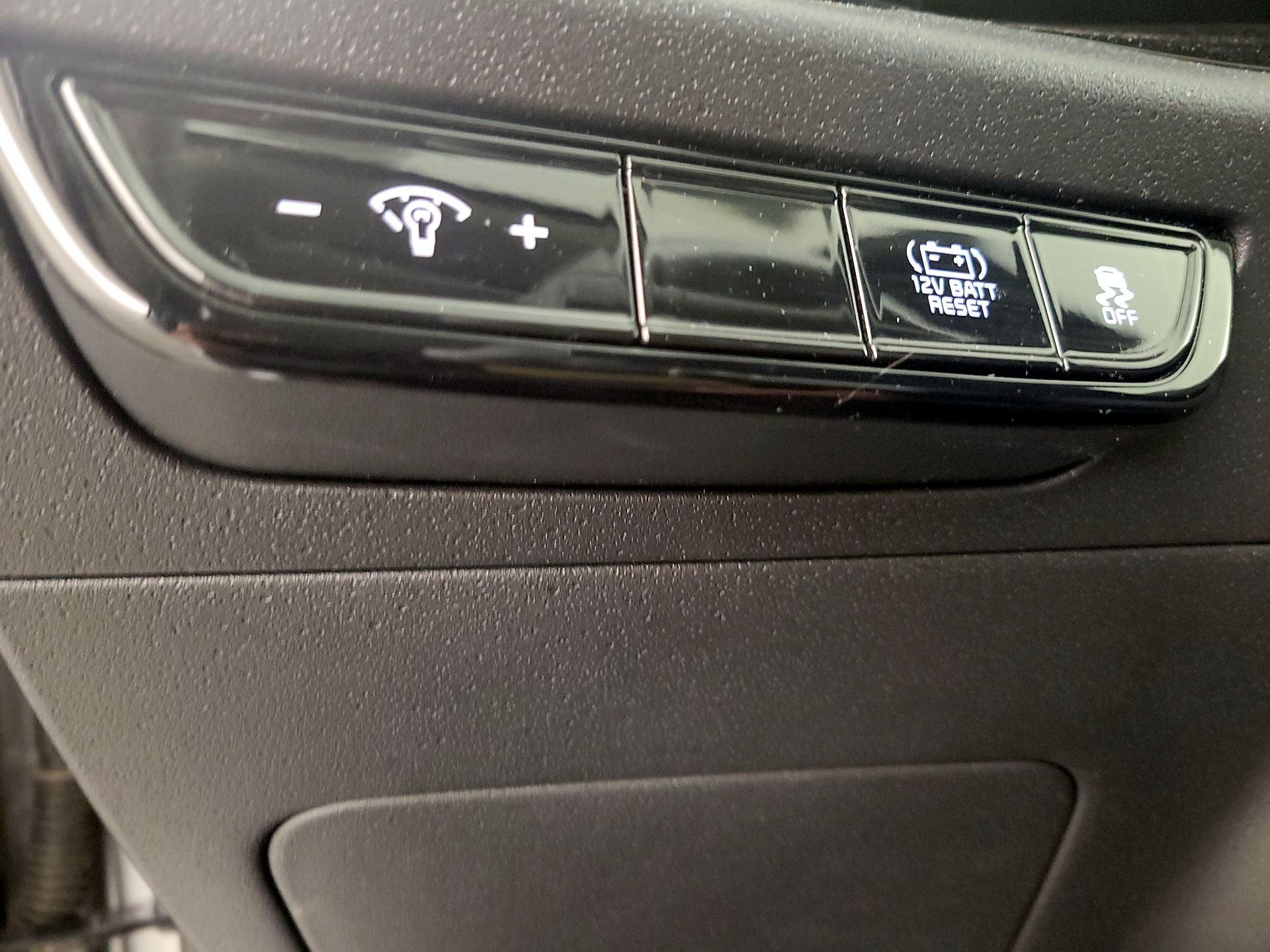 Thumbnail: 2023 Kia Niro - 13