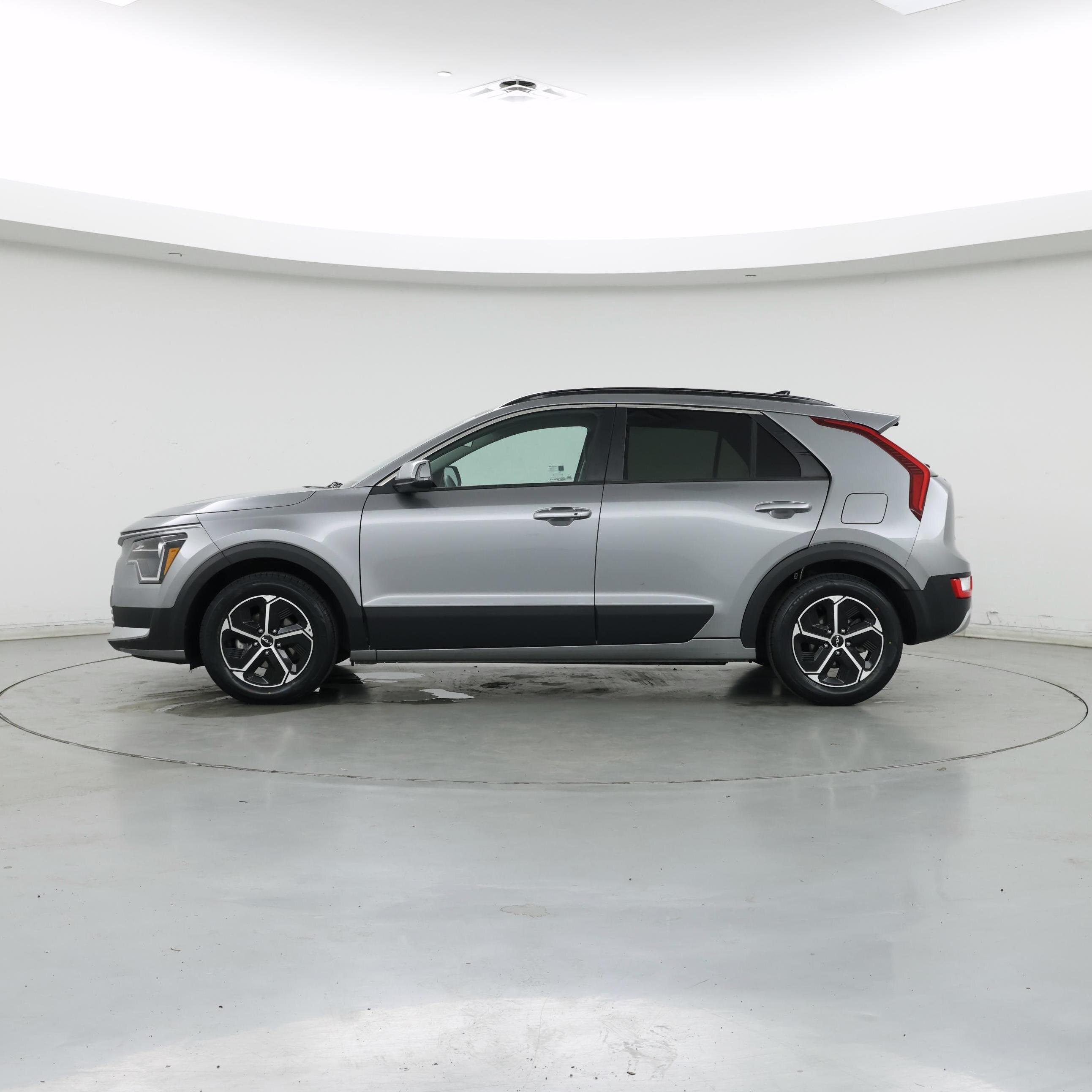 Thumbnail: 2023 Kia Niro - 3