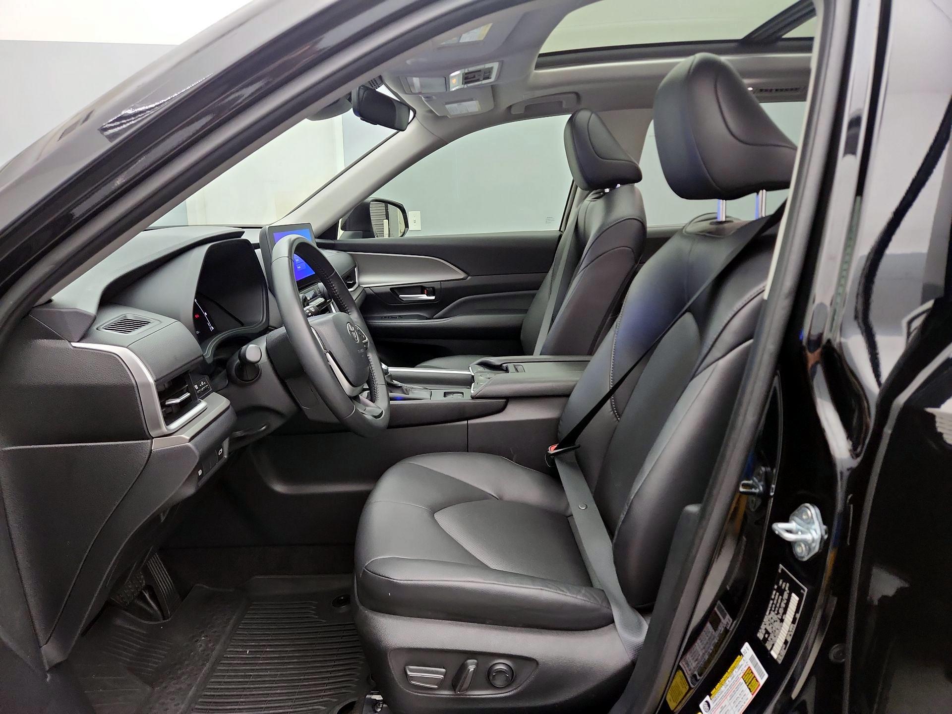 Thumbnail: 2024 Toyota Highlander - 11