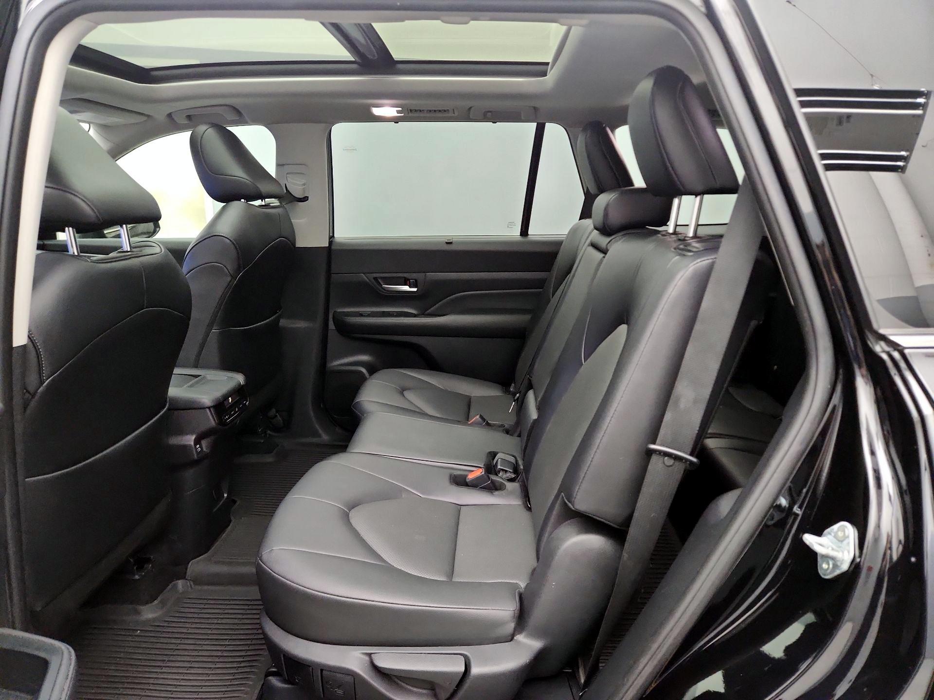 Thumbnail: 2024 Toyota Highlander - 20