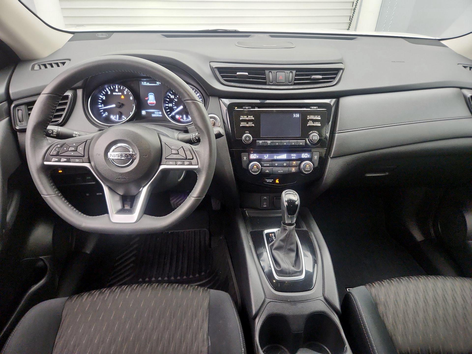 Thumbnail: 2017 Nissan Rogue - 9
