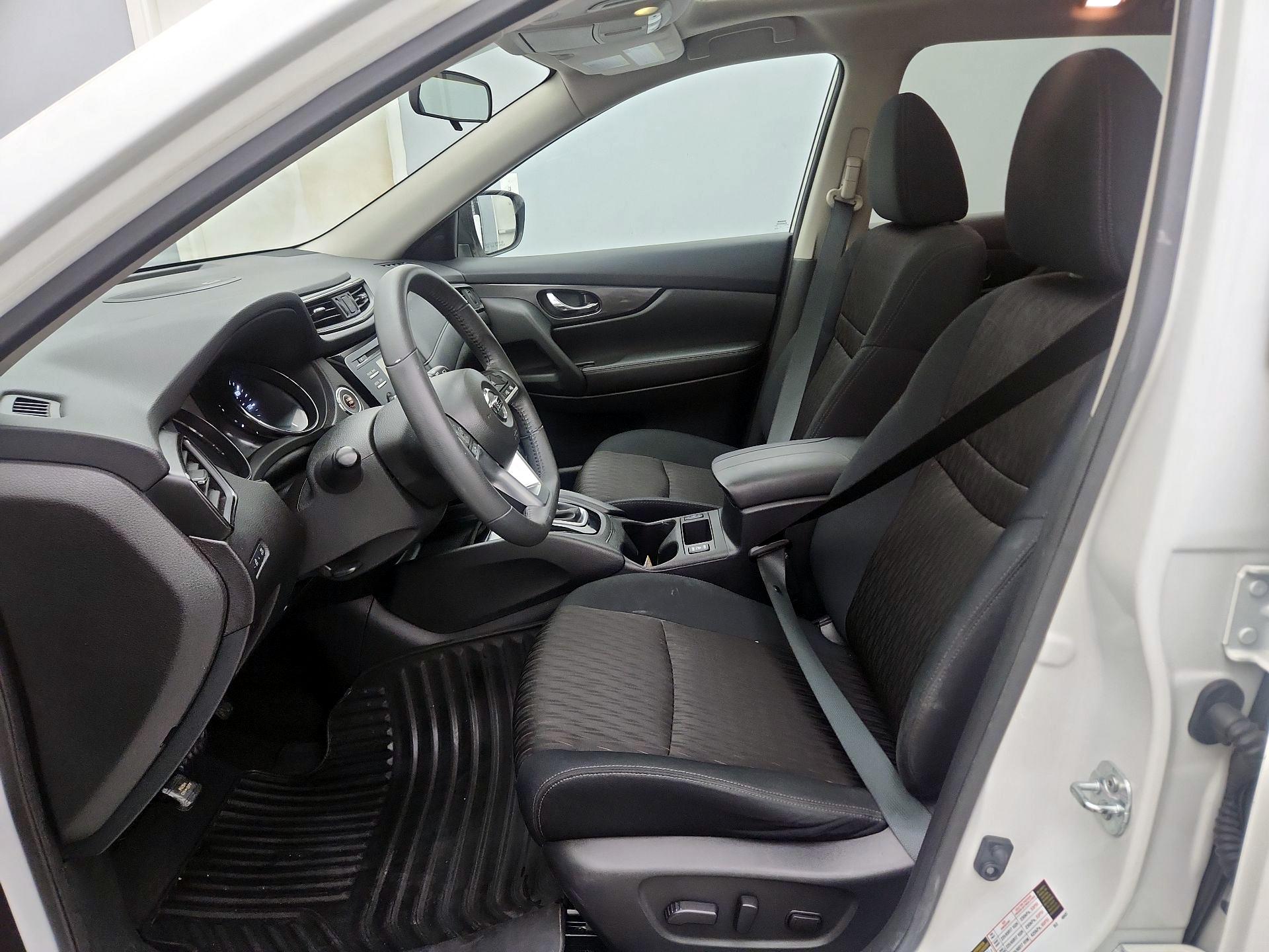 Thumbnail: 2017 Nissan Rogue - 11