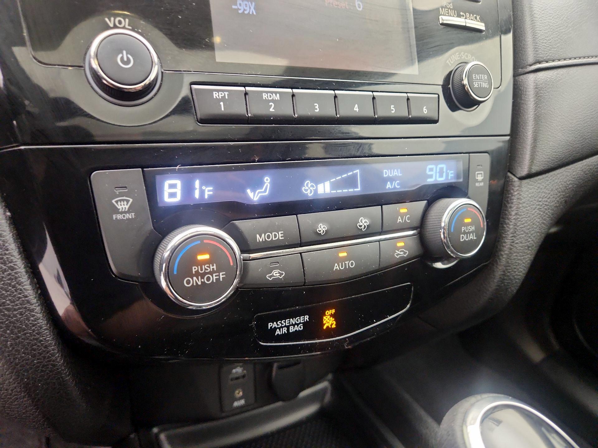Thumbnail: 2017 Nissan Rogue - 16