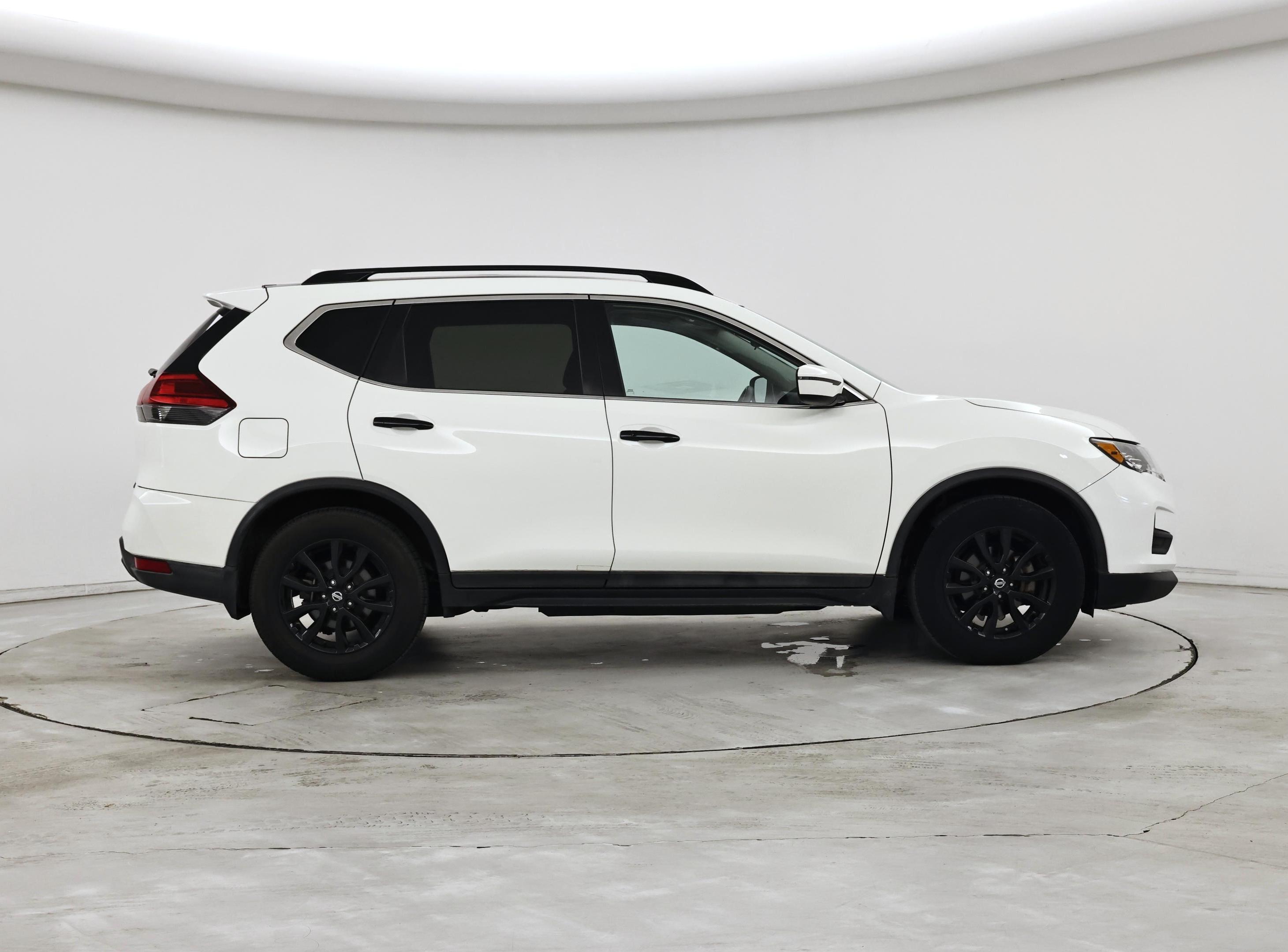Thumbnail: 2017 Nissan Rogue - 7