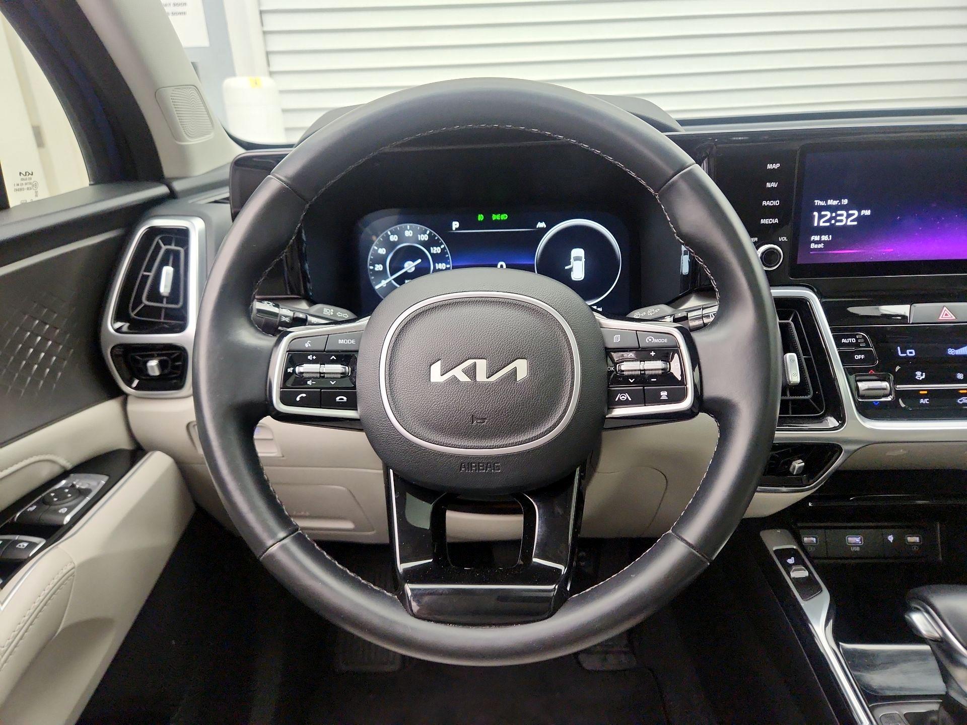 Thumbnail: 2023 Kia Sorento - 10