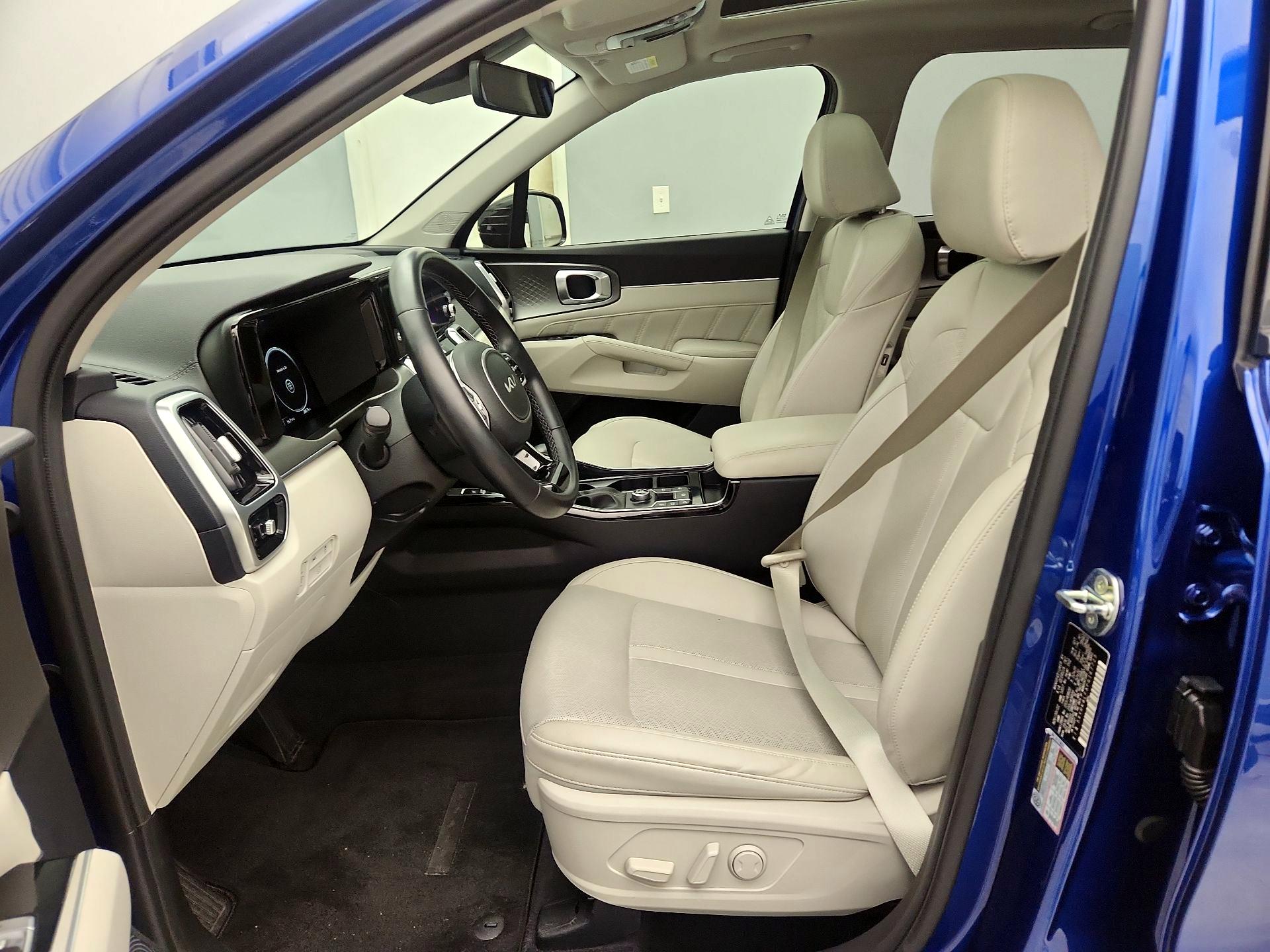 Thumbnail: 2023 Kia Sorento - 11