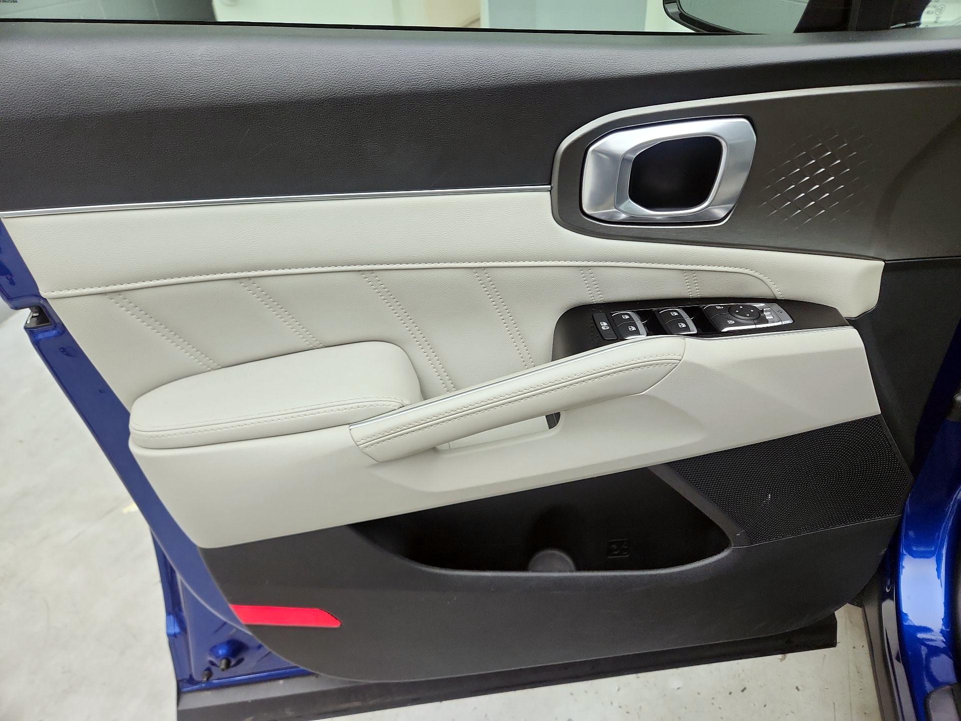 Thumbnail: 2023 Kia Sorento - 12