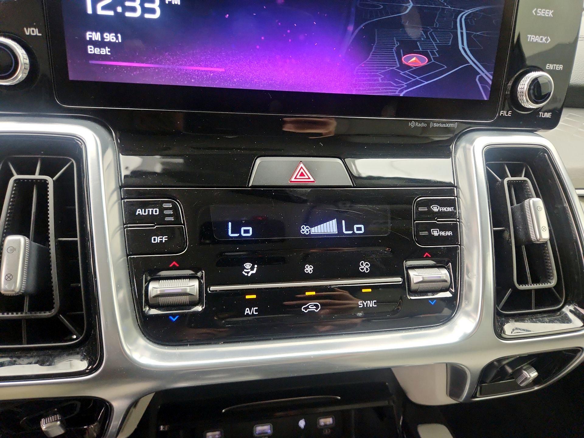 Thumbnail: 2023 Kia Sorento - 17