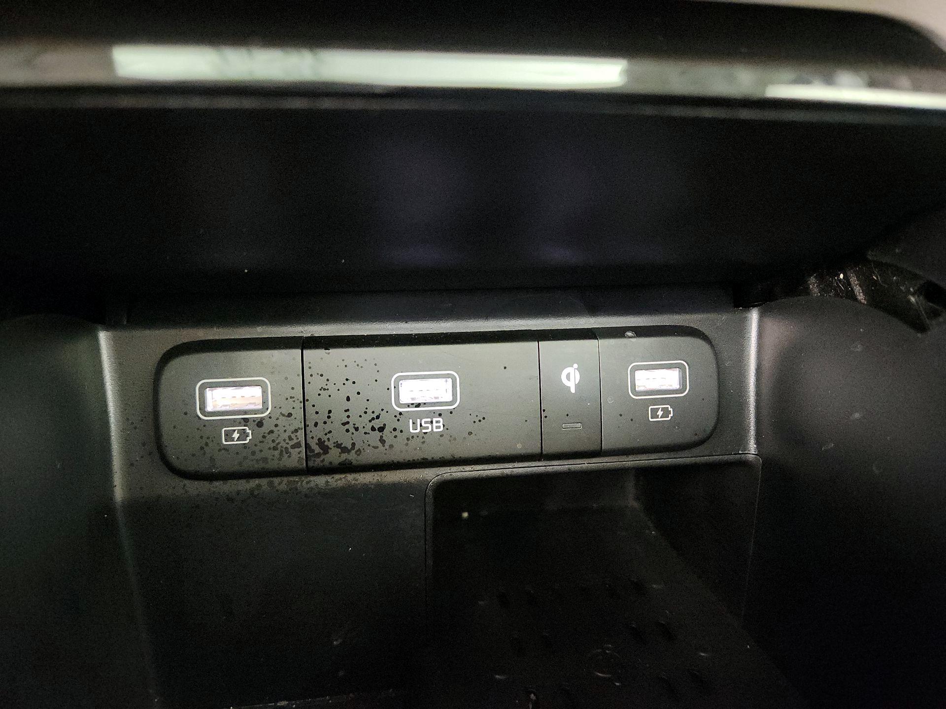 Thumbnail: 2023 Kia Sorento - 19