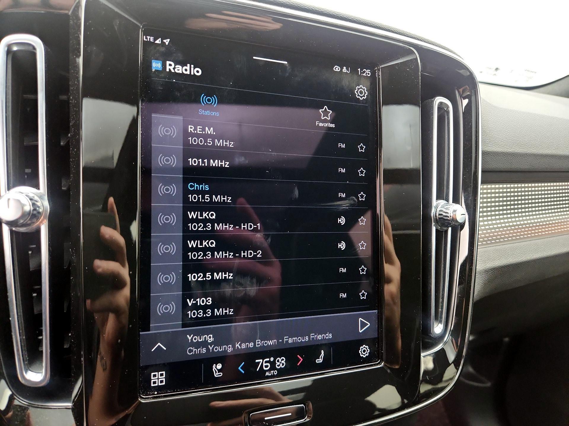 Thumbnail: 2022 Volvo XC40 - 15