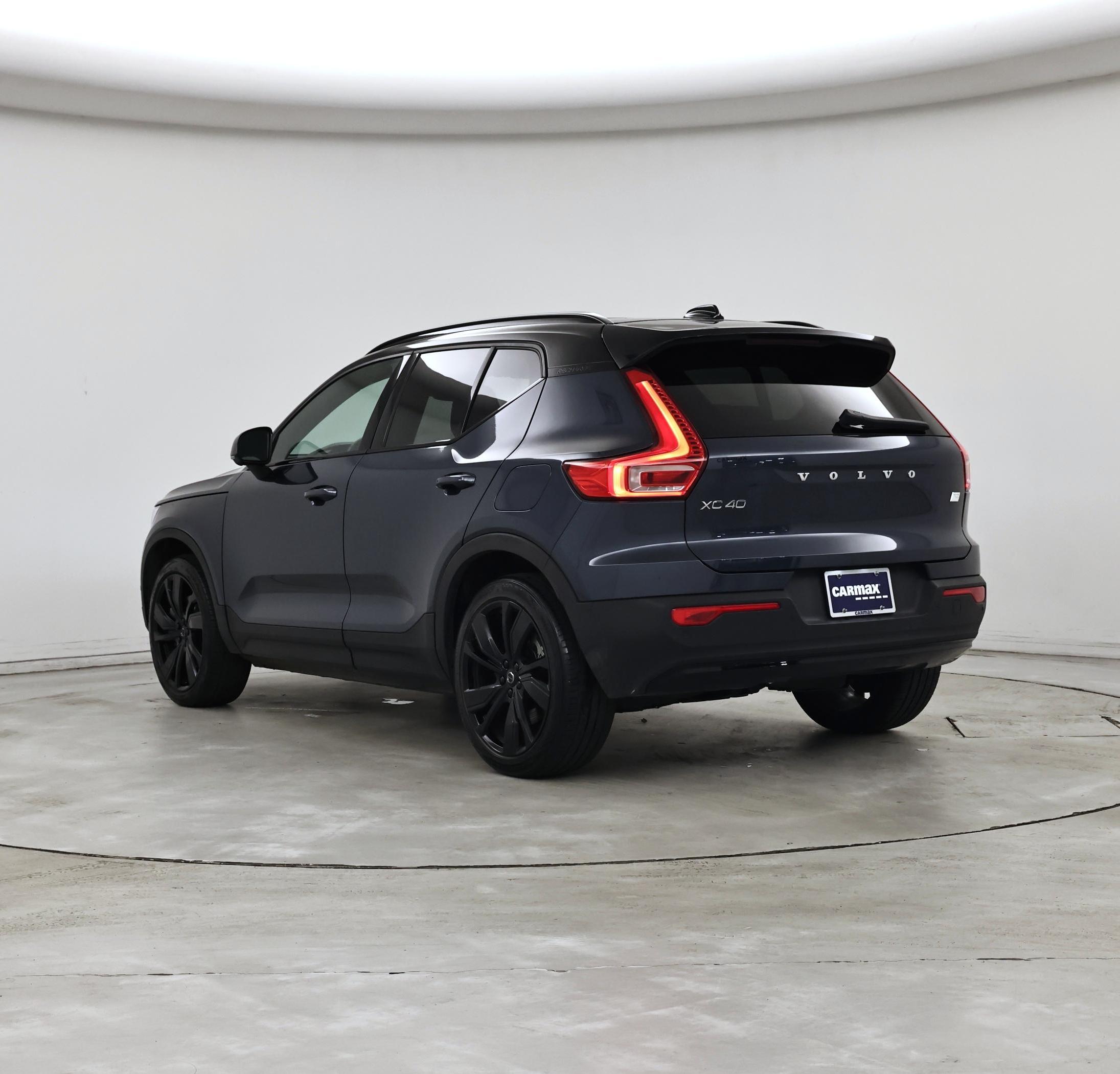 Thumbnail: 2022 Volvo XC40 - 2
