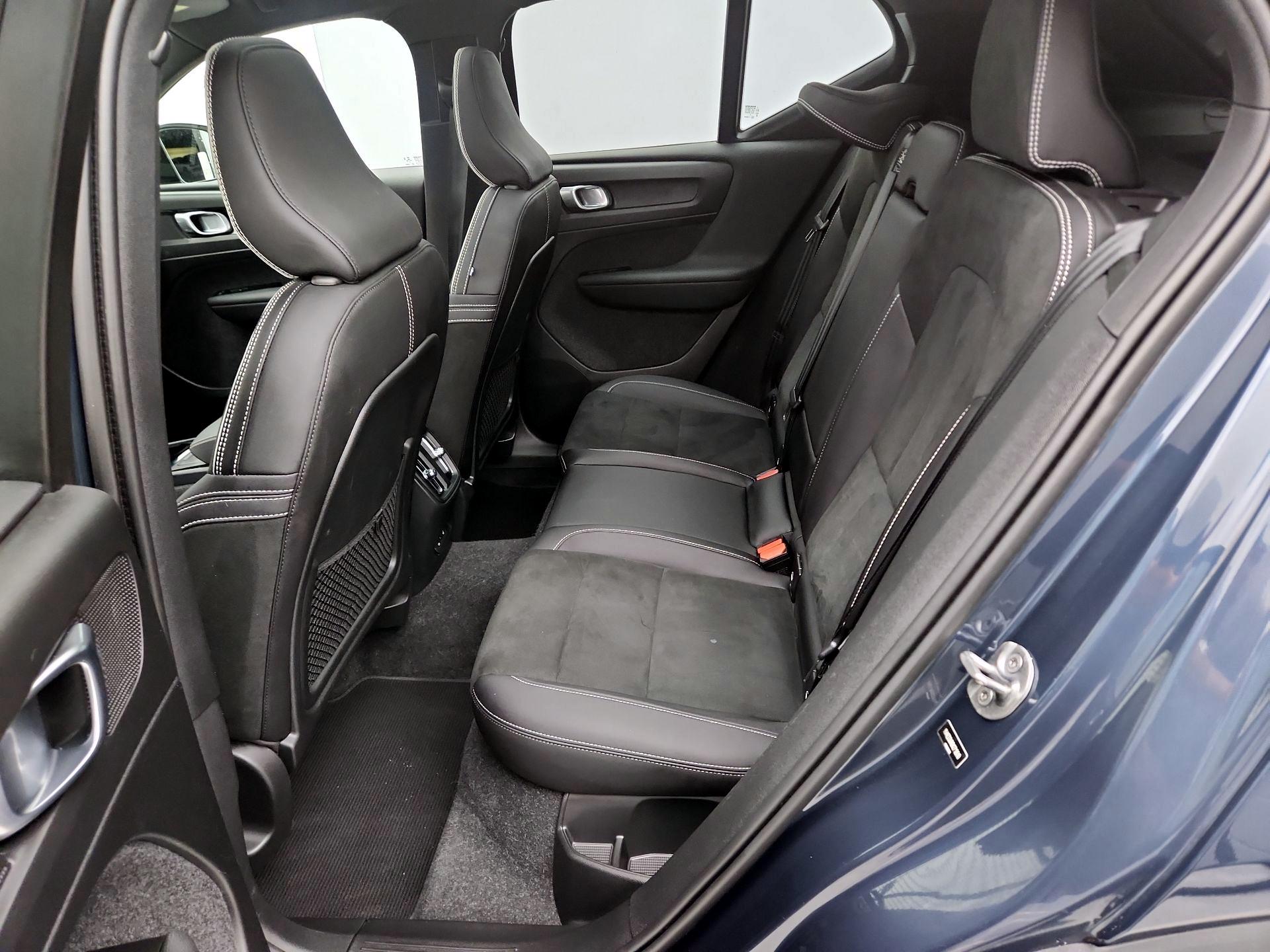 Thumbnail: 2022 Volvo XC40 - 20