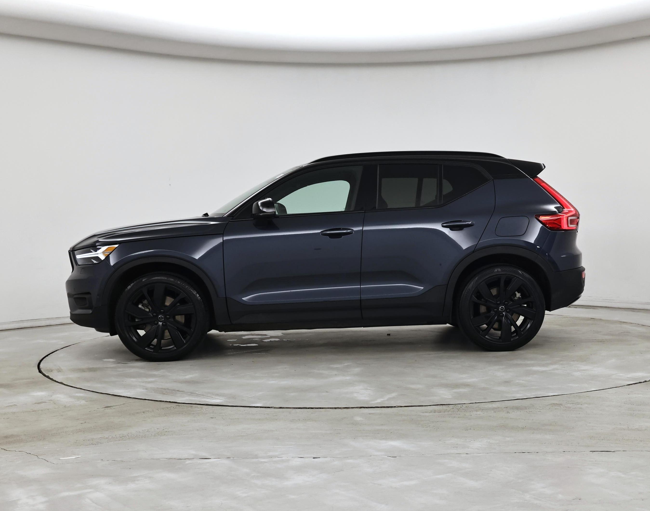 Thumbnail: 2022 Volvo XC40 - 3