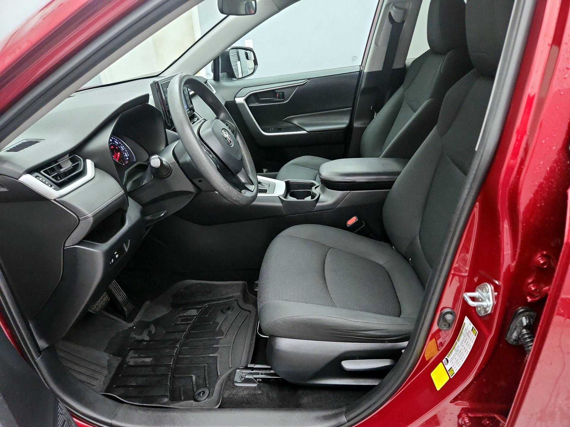 Thumbnail: 2020 Toyota RAV4 - 11