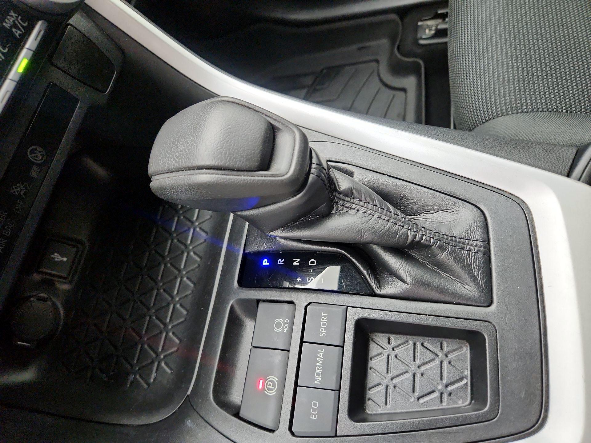 Thumbnail: 2020 Toyota RAV4 - 17