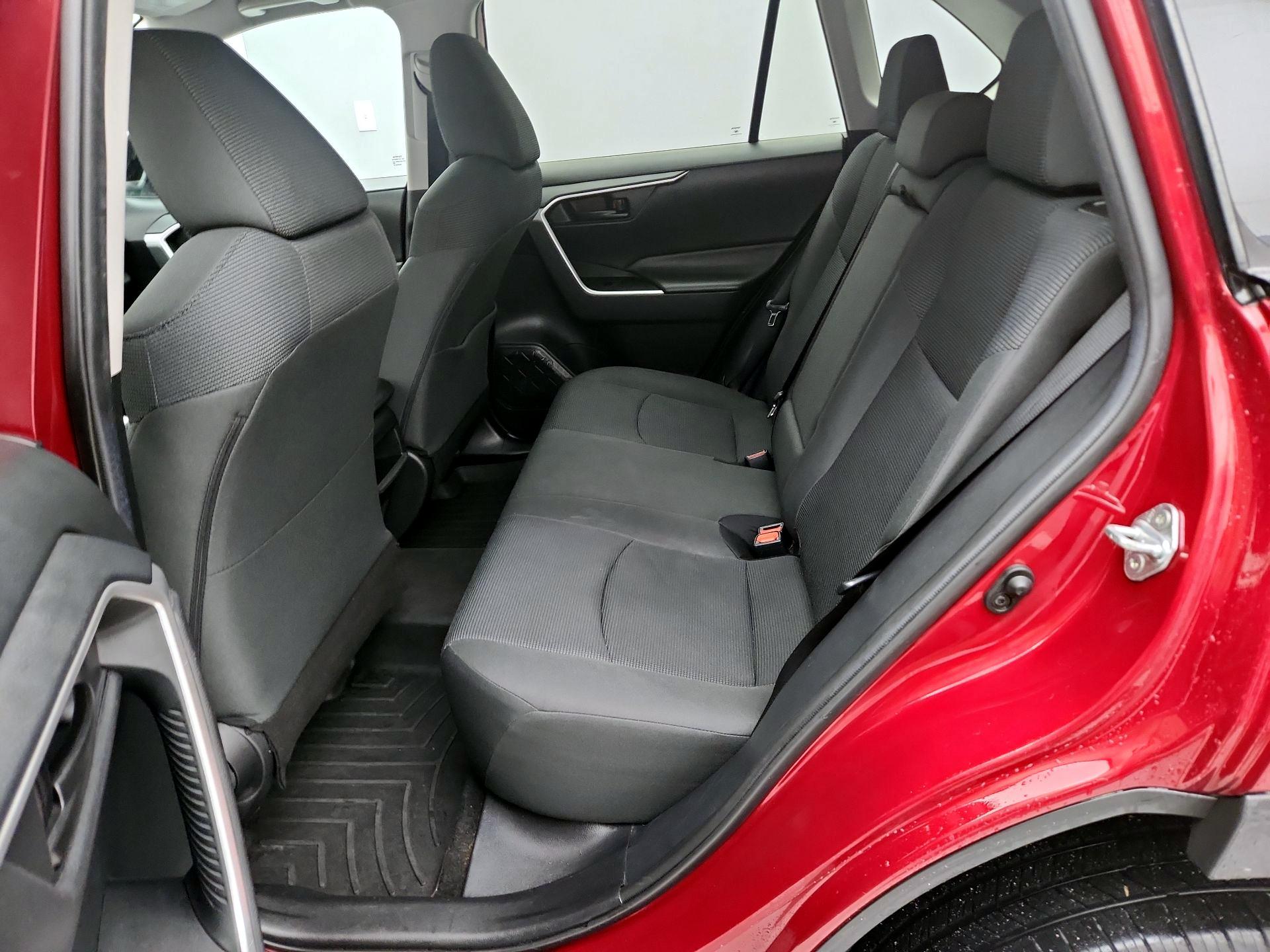 Thumbnail: 2020 Toyota RAV4 - 19