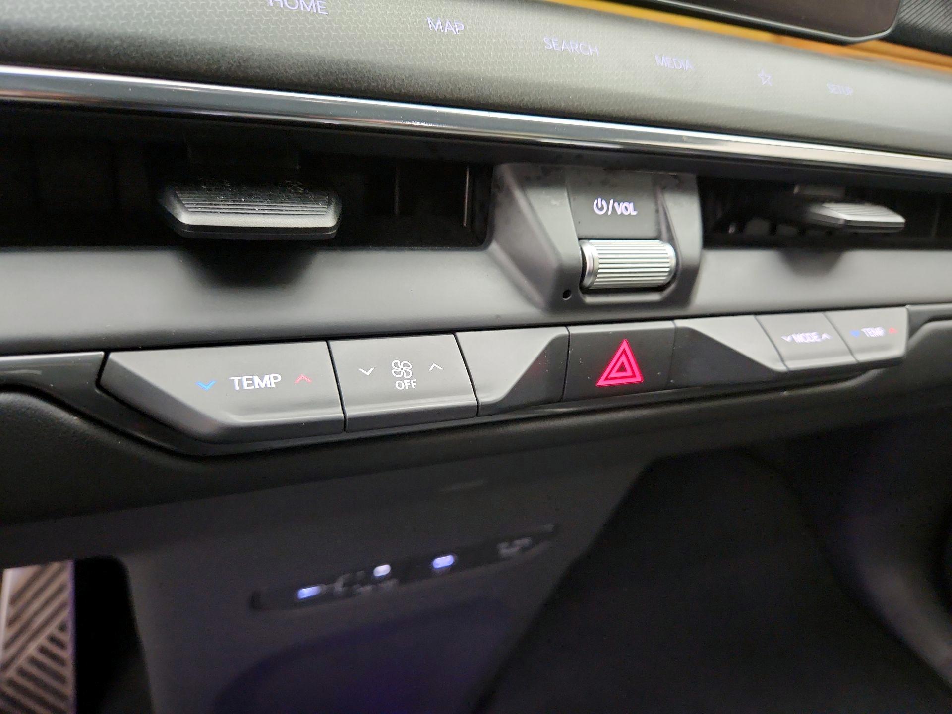 Thumbnail: 2024 Kia EV9 - 17