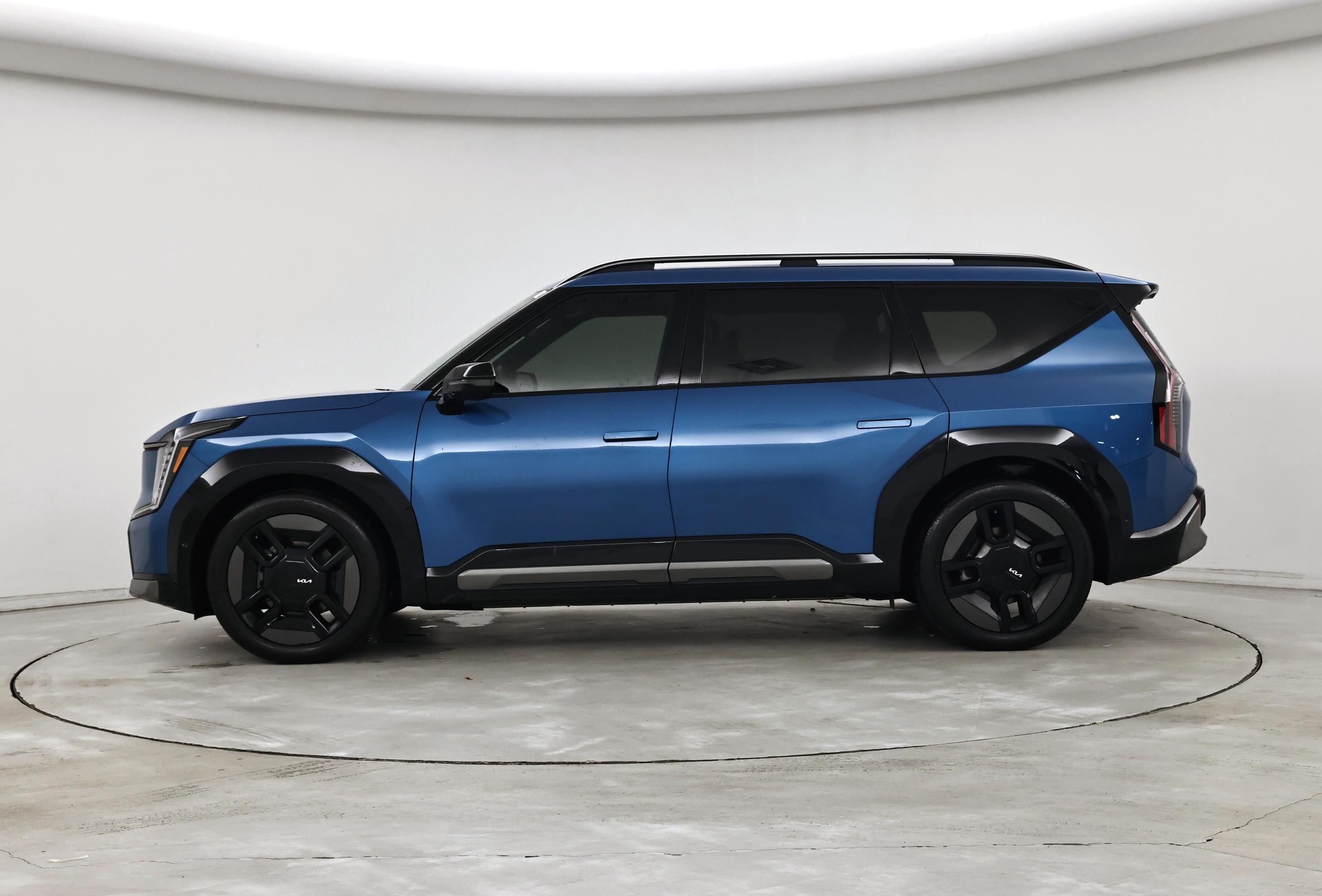 Thumbnail: 2024 Kia EV9 - 3