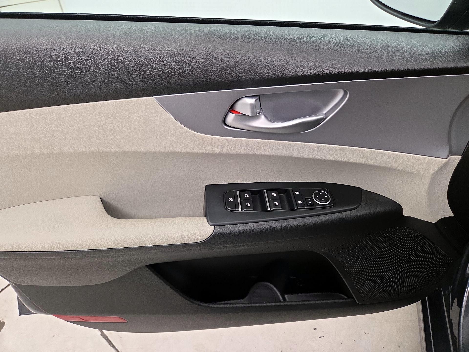 Thumbnail: 2023 Kia Forte - 12