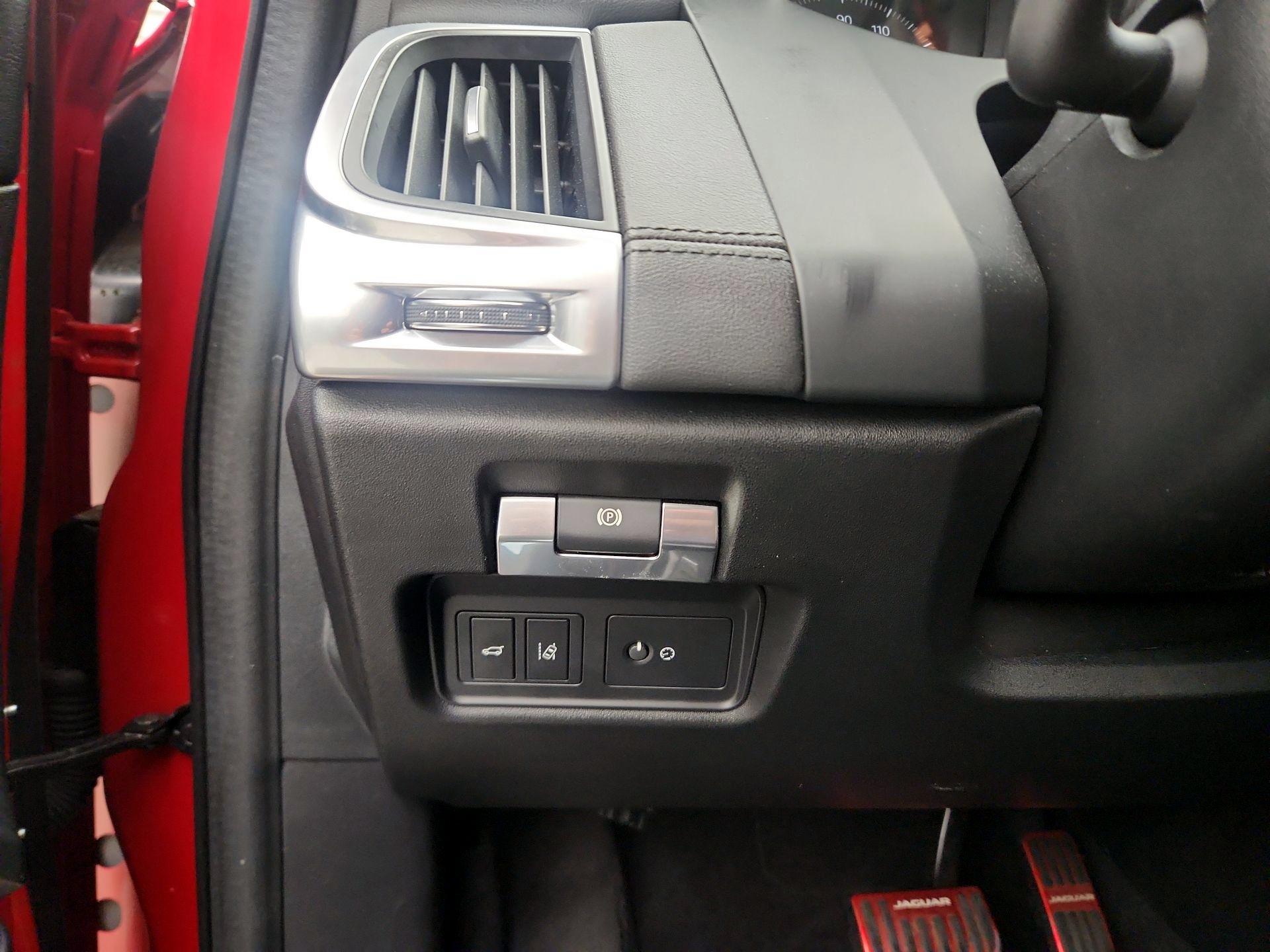 Thumbnail: 2020 Jaguar E-Pace - 13