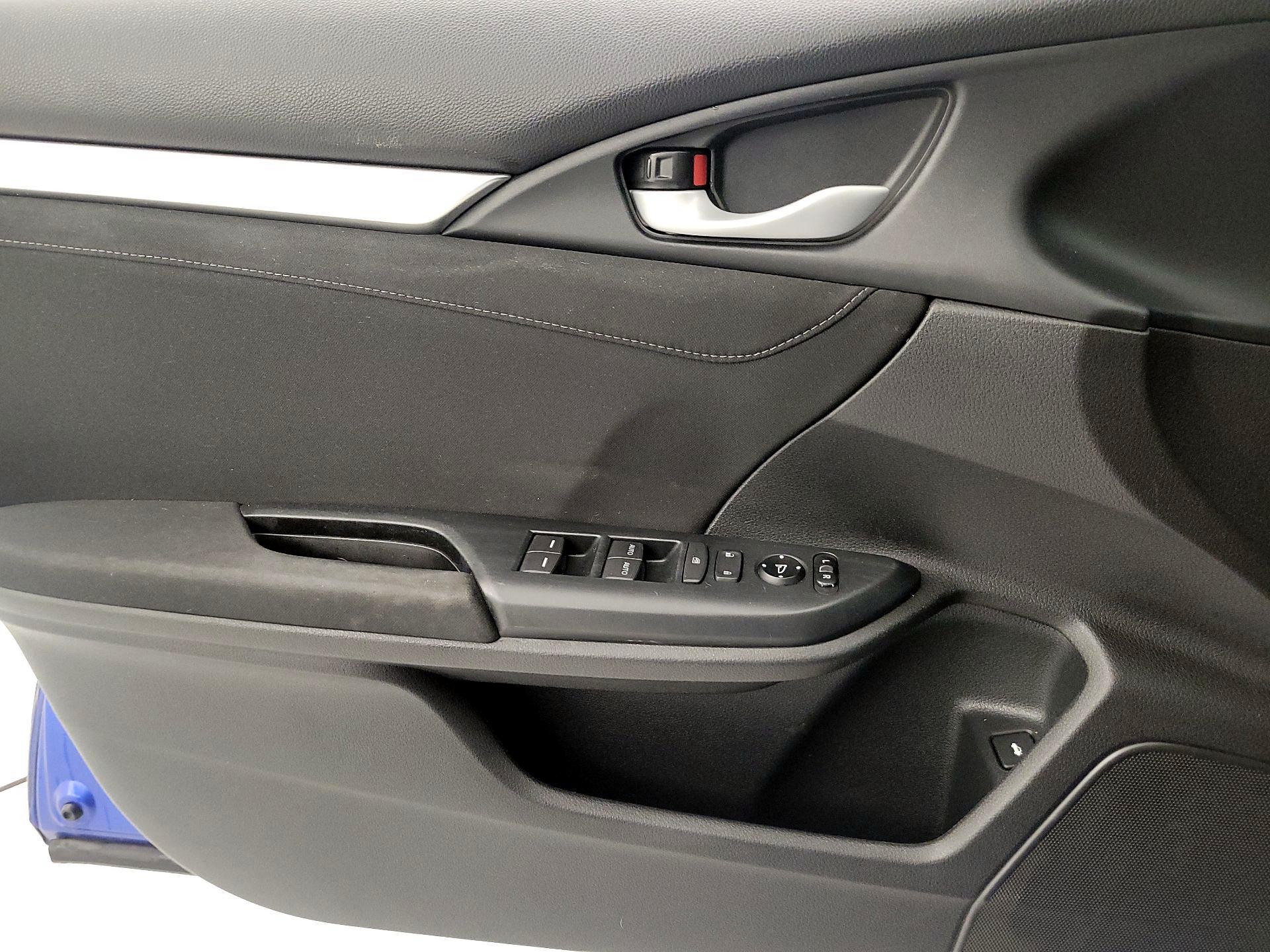 Thumbnail: 2016 Honda Civic - 12