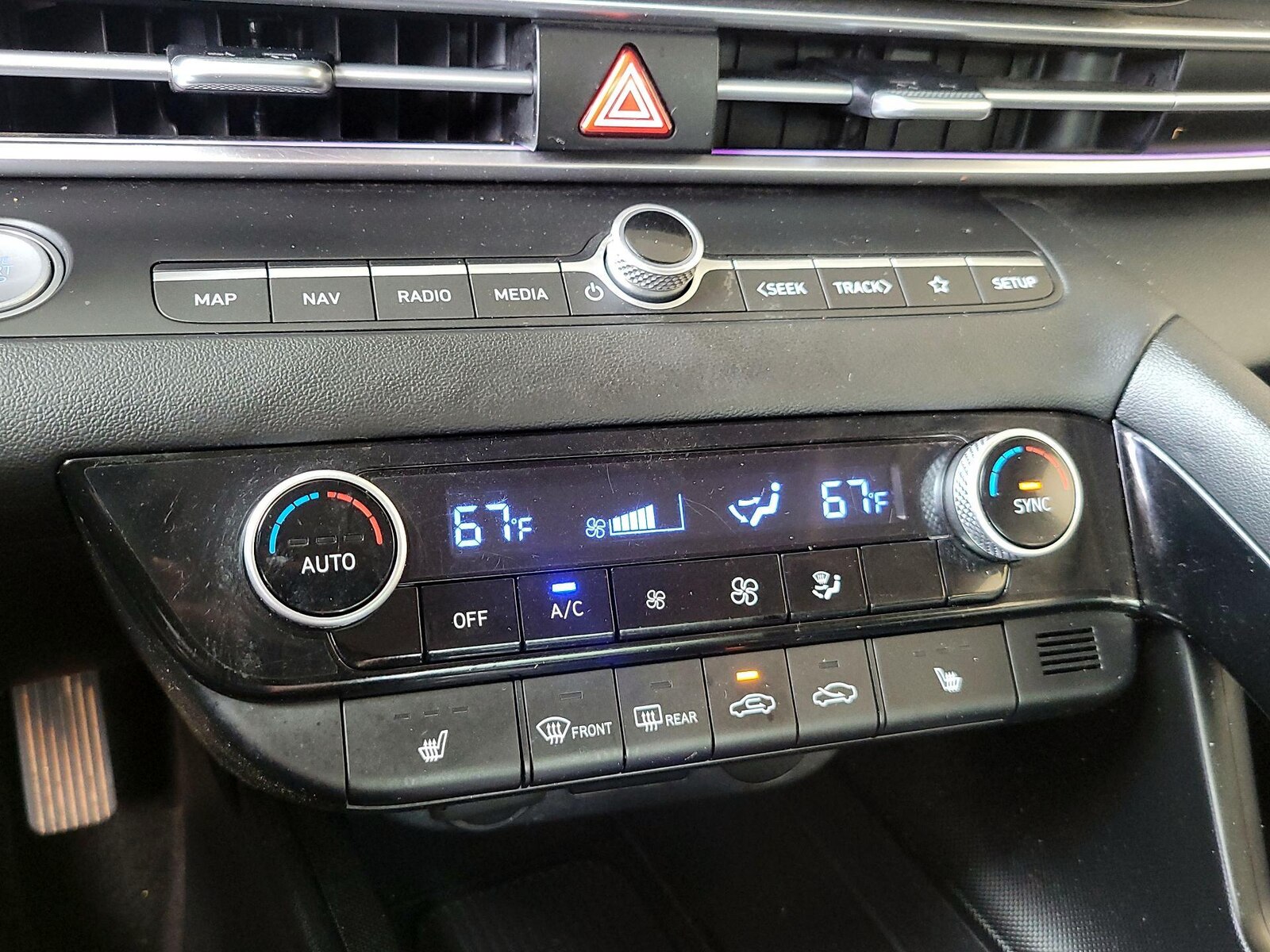 2024 Hyundai Elantra SEL - Photo 17