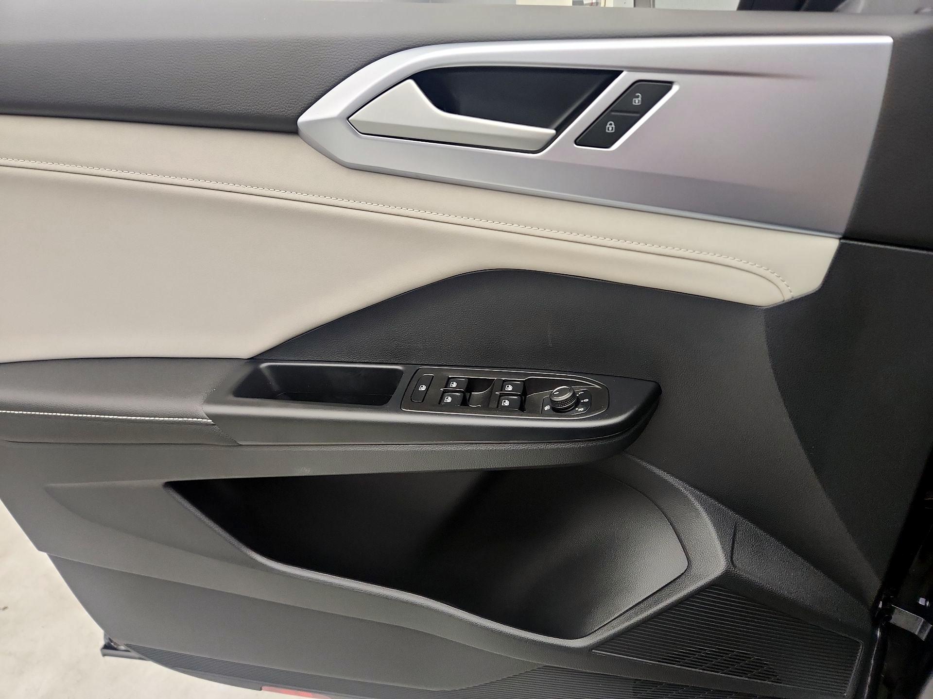 Thumbnail: 2025 Volkswagen Taos - 12