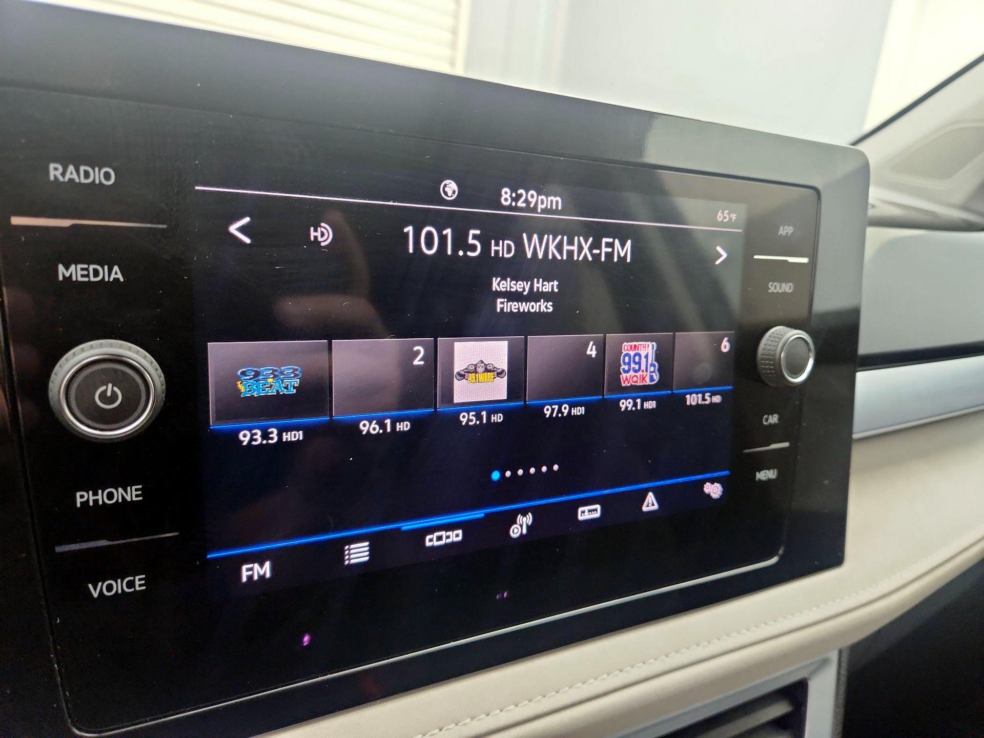 Thumbnail: 2025 Volkswagen Taos - 15