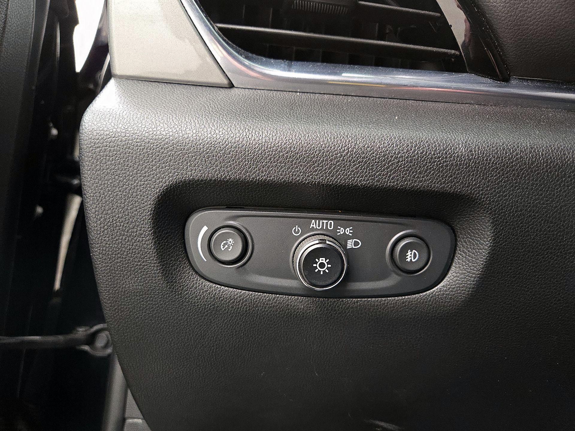 Thumbnail: 2020 Chevrolet Traverse - 13