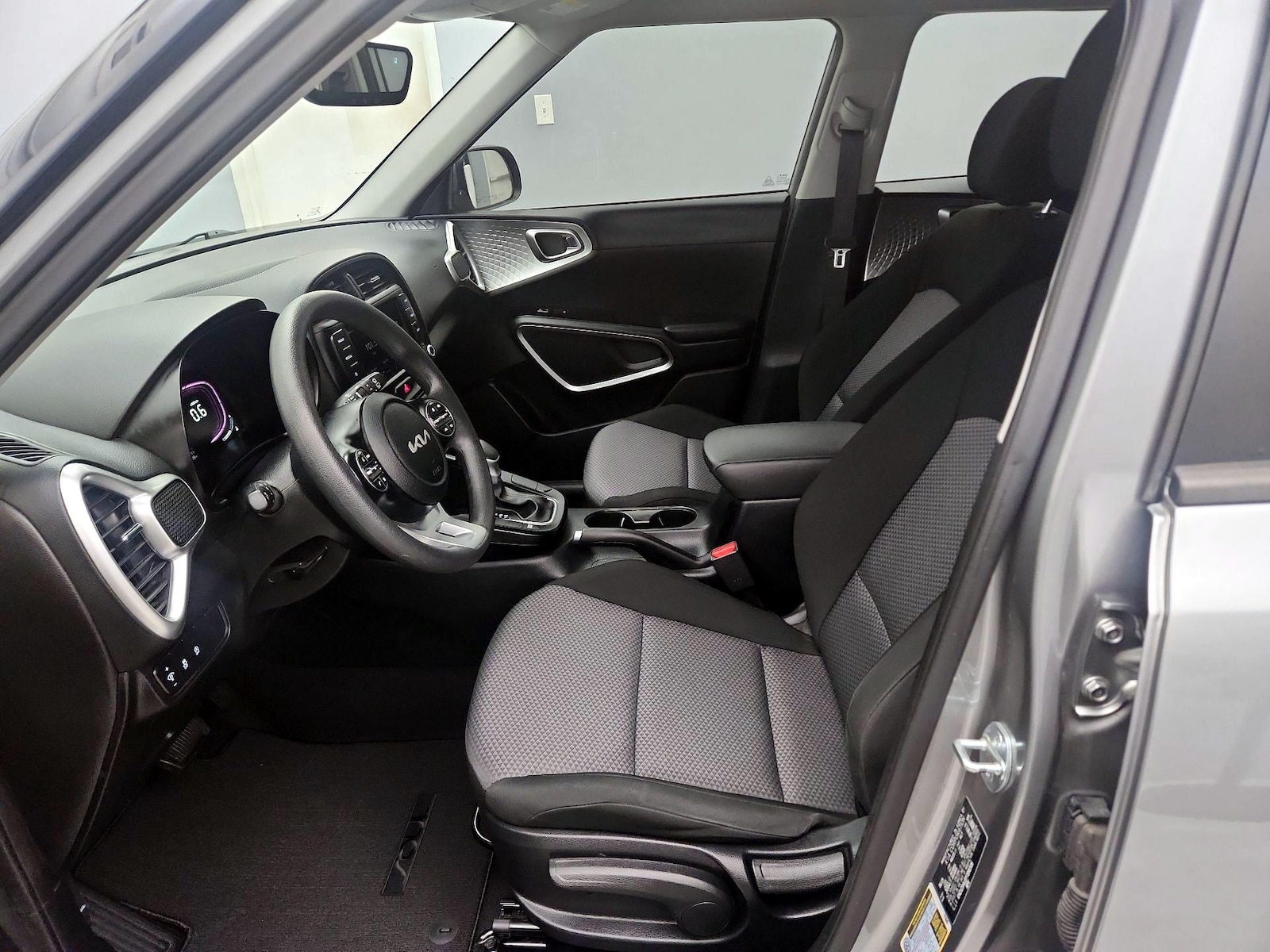2023 Kia Soul LX - Photo 12