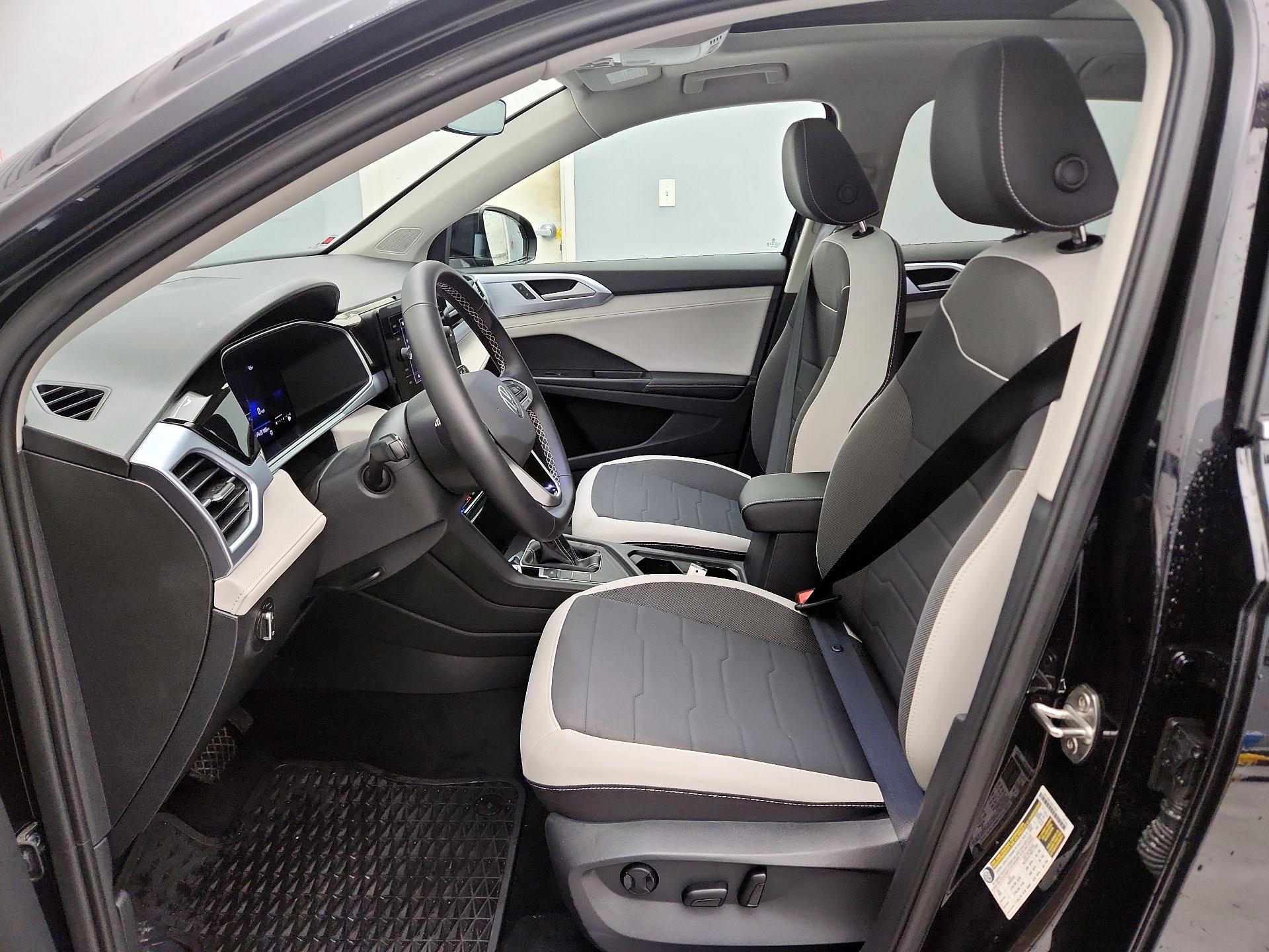 Thumbnail: 2025 Volkswagen Taos - 11