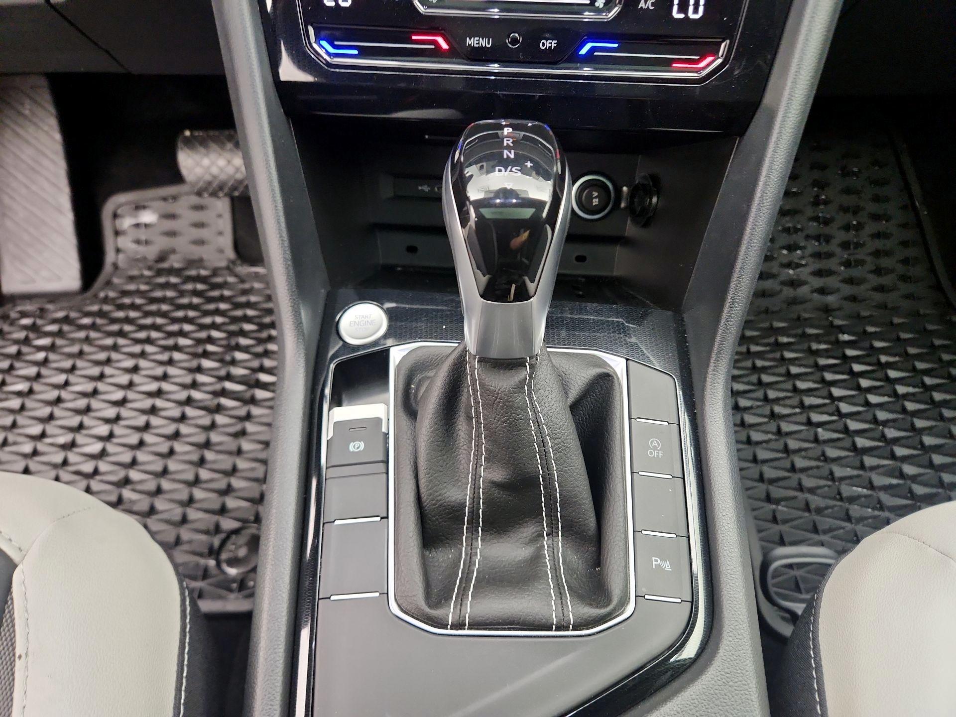 Thumbnail: 2025 Volkswagen Taos - 17