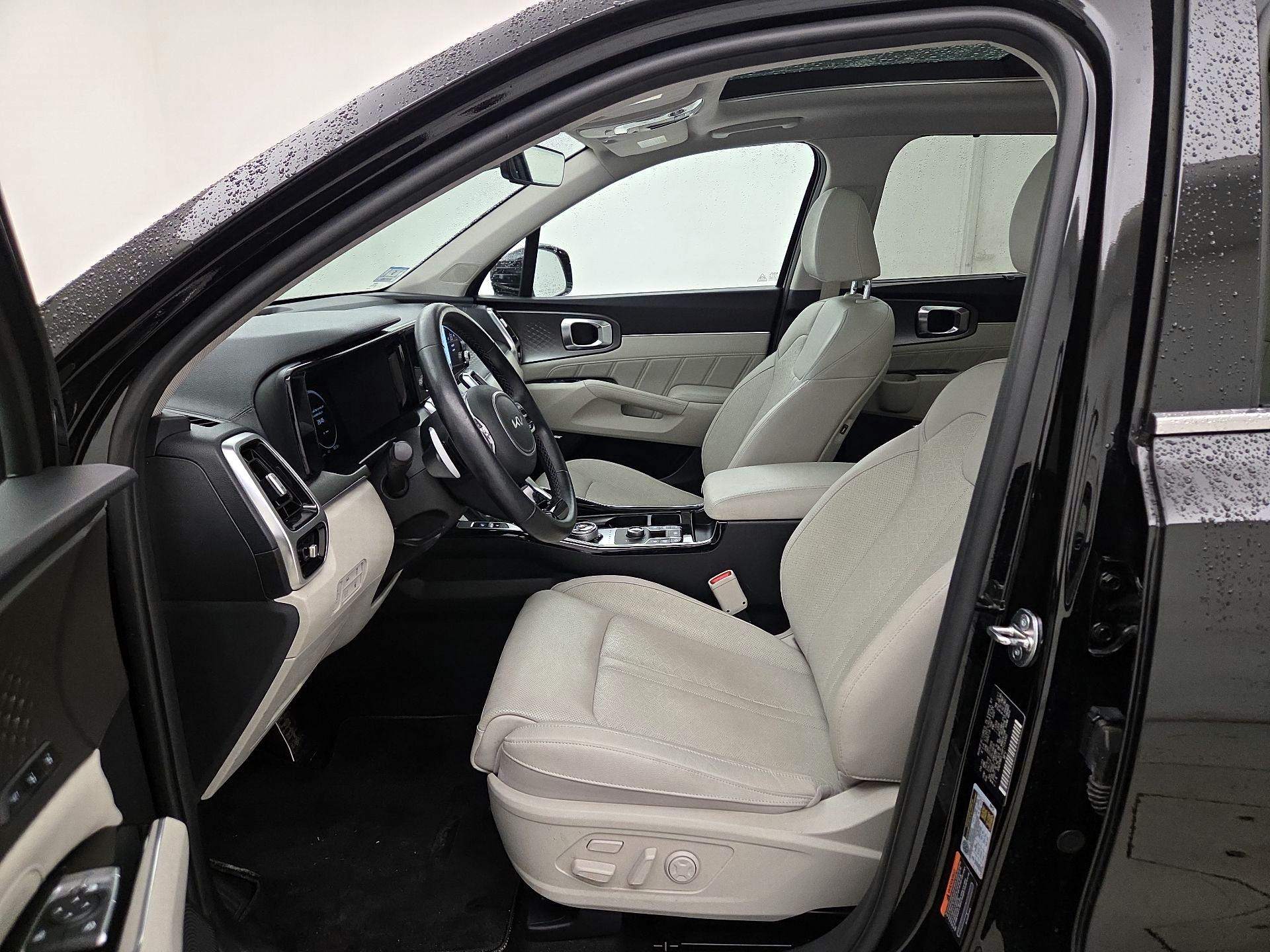 Thumbnail: 2023 Kia Sorento - 11