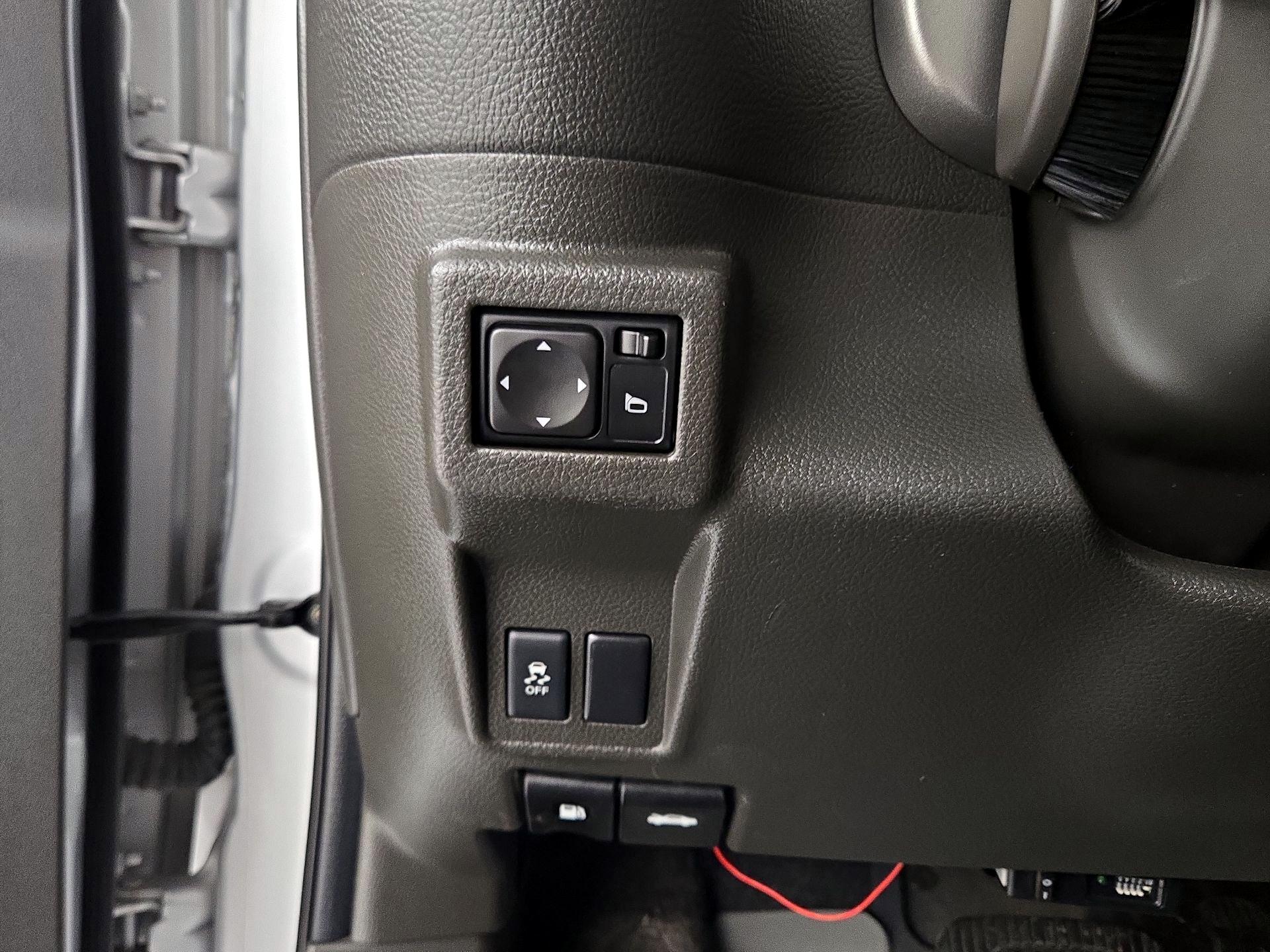 Thumbnail: 2014 Nissan Cube - 13