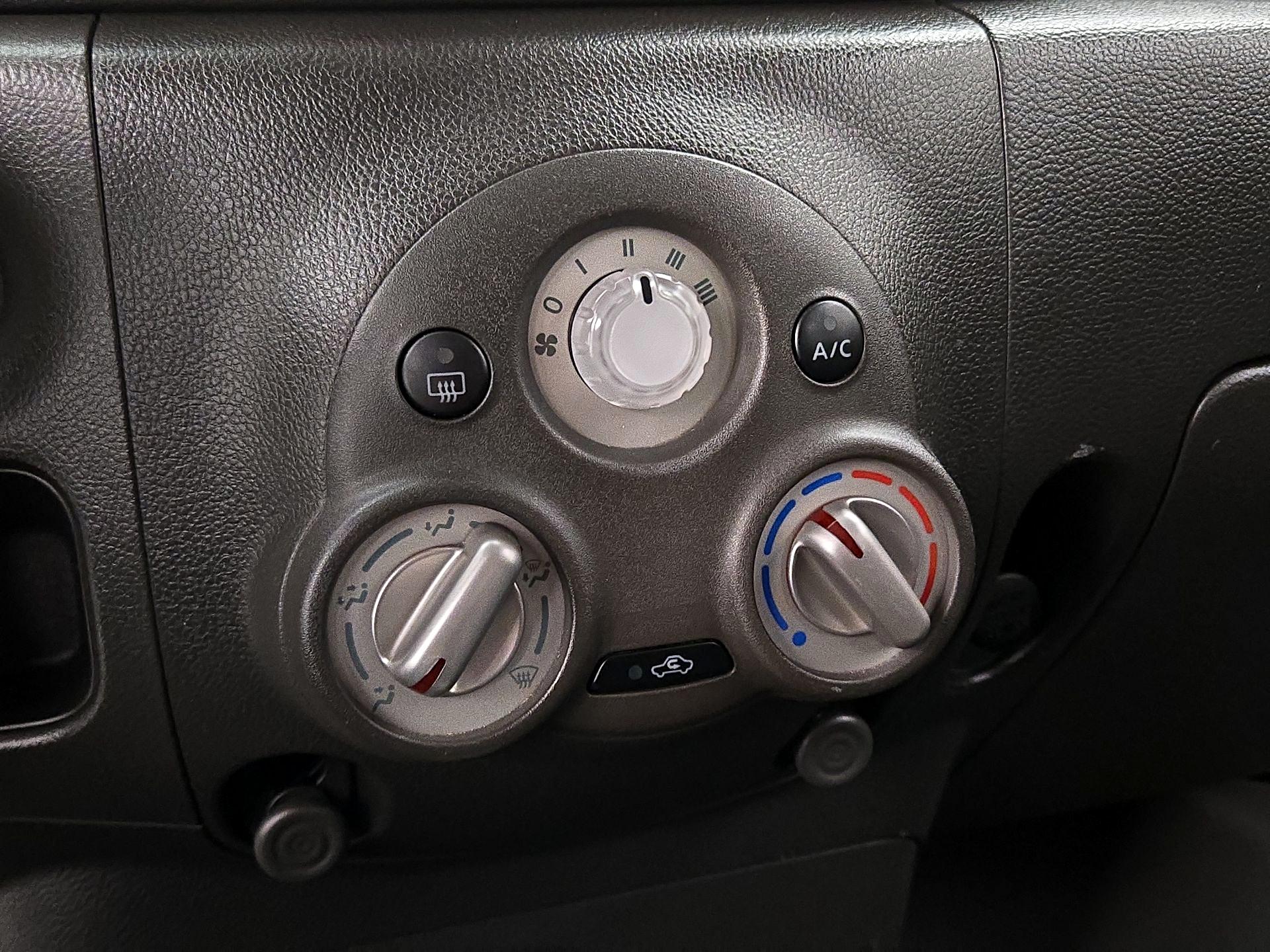 Thumbnail: 2014 Nissan Cube - 15