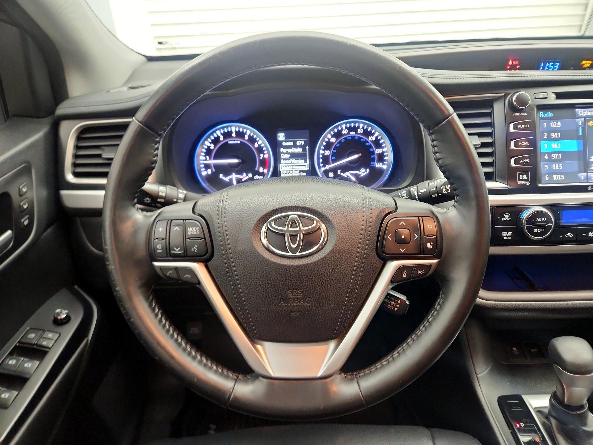 Thumbnail: 2017 Toyota Highlander - 10