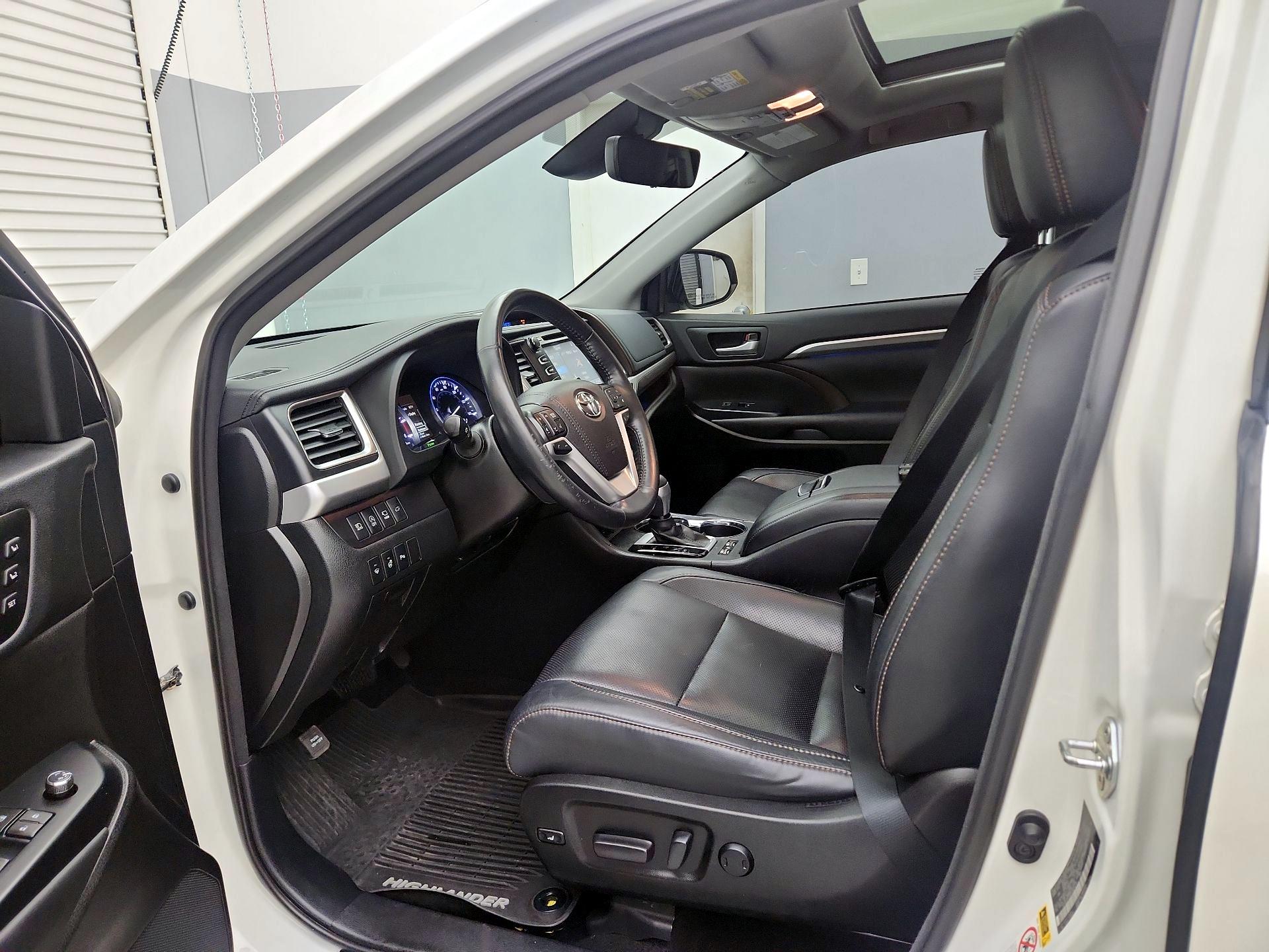 Thumbnail: 2017 Toyota Highlander - 11