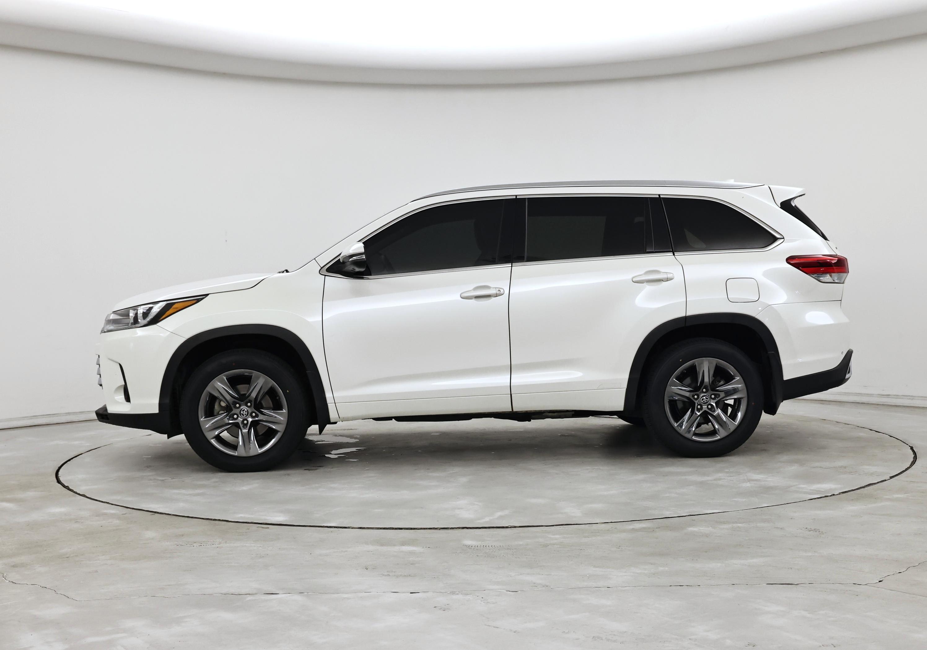 Thumbnail: 2017 Toyota Highlander - 3