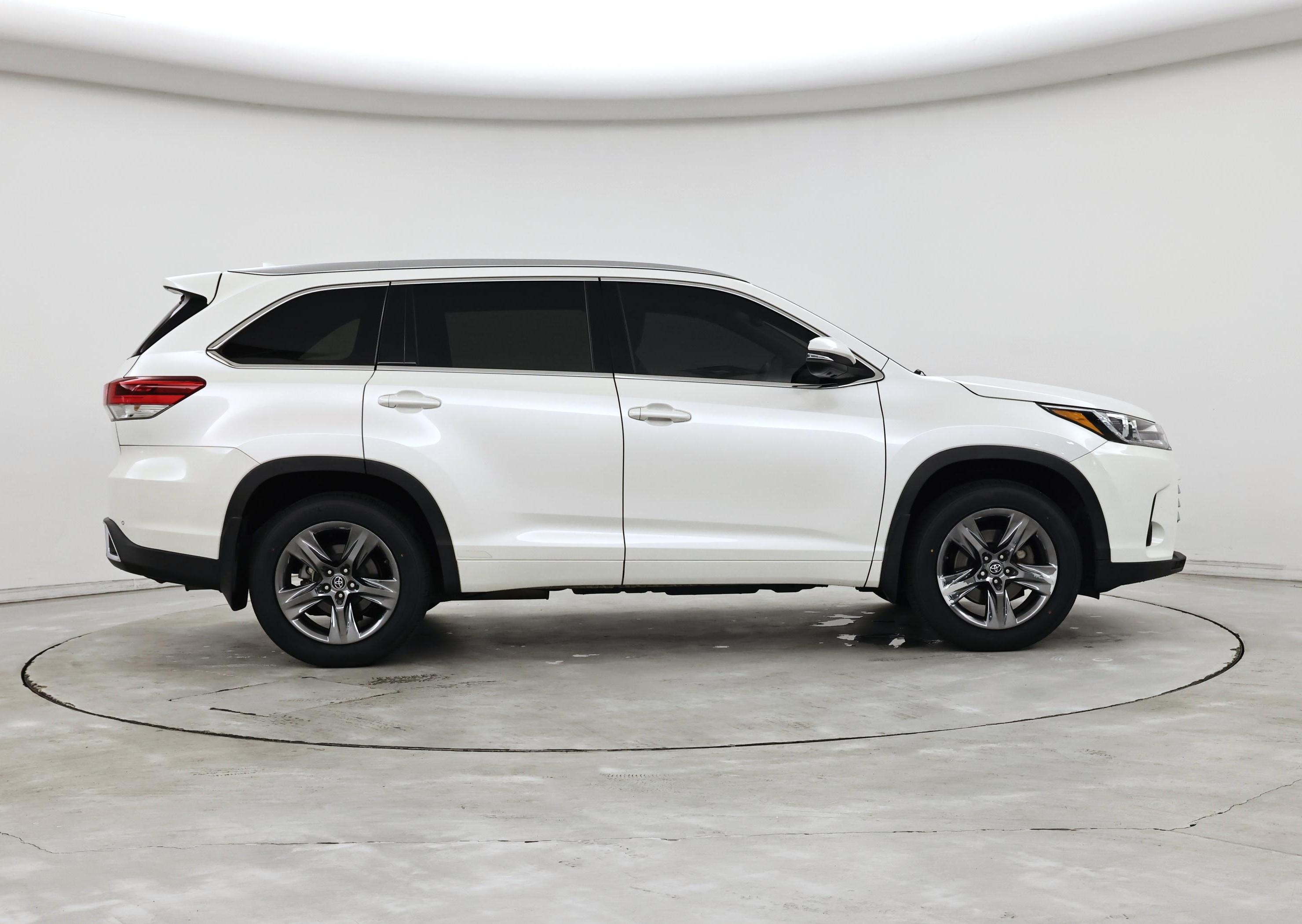 Thumbnail: 2017 Toyota Highlander - 7
