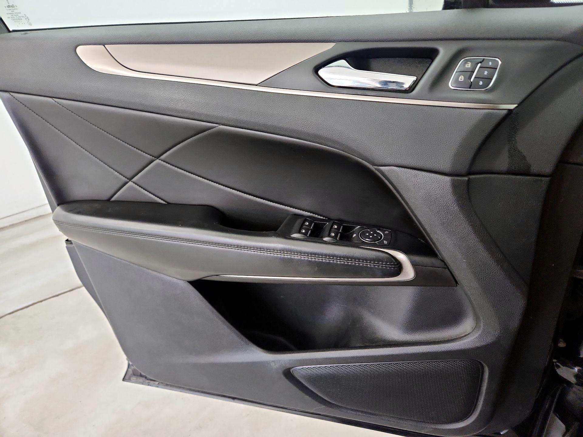 Thumbnail: 2017 Lincoln MKC - 12