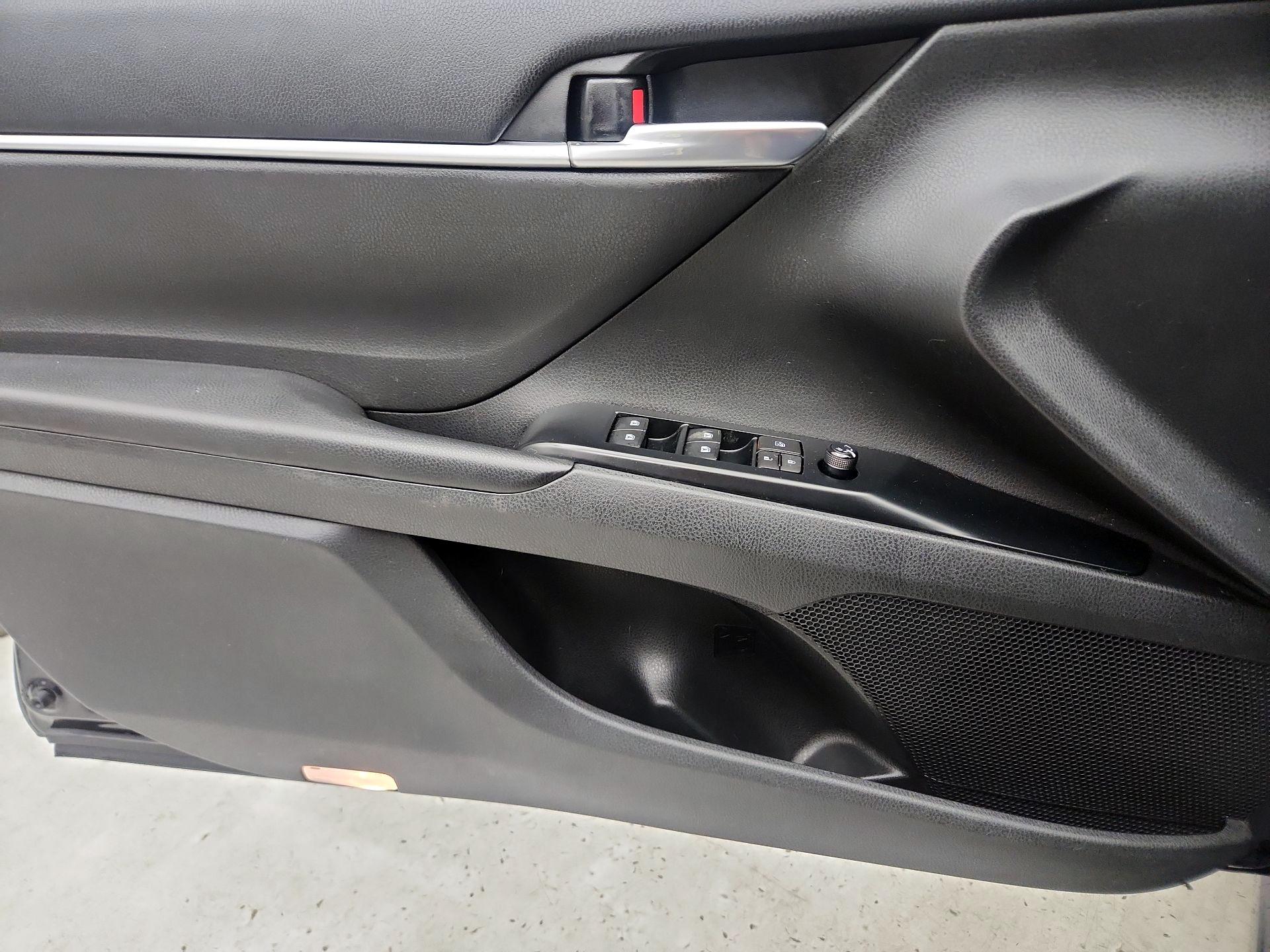 Thumbnail: 2018 Toyota Camry - 12