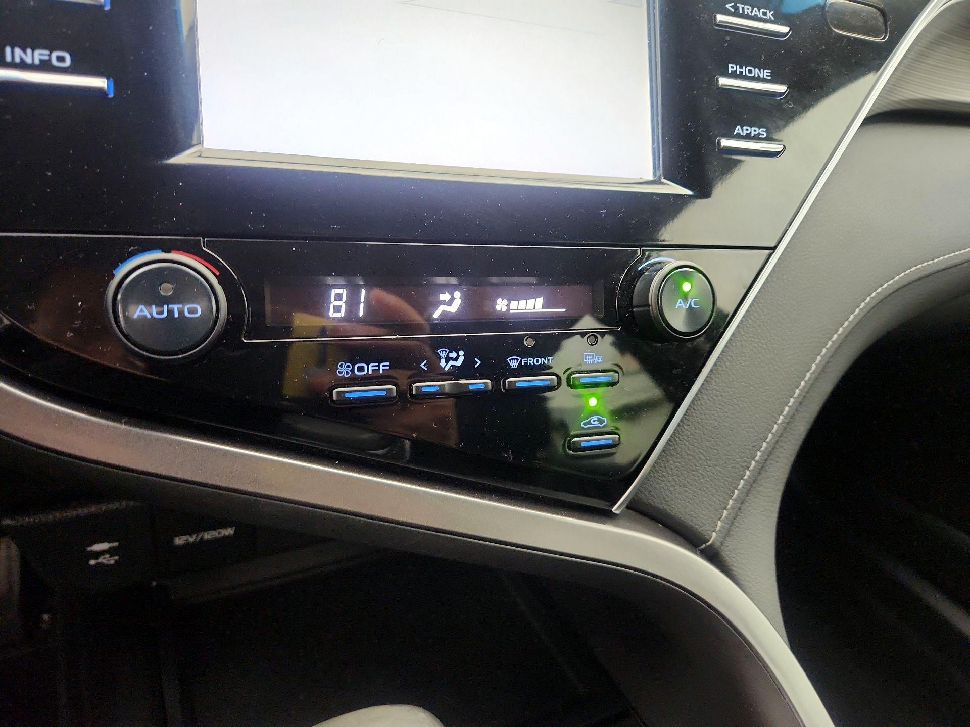 Thumbnail: 2018 Toyota Camry - 16