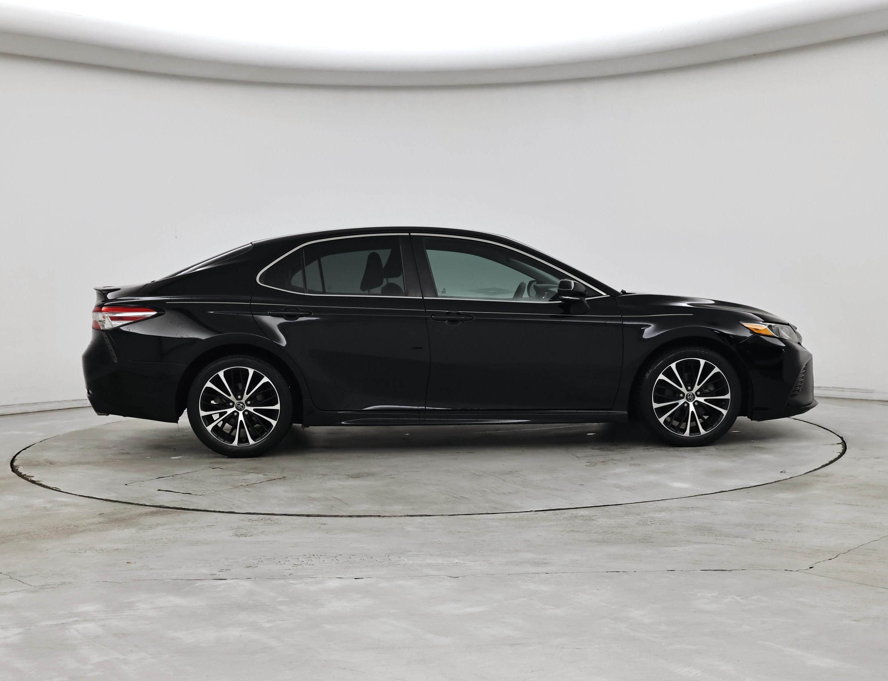 Thumbnail: 2018 Toyota Camry - 7