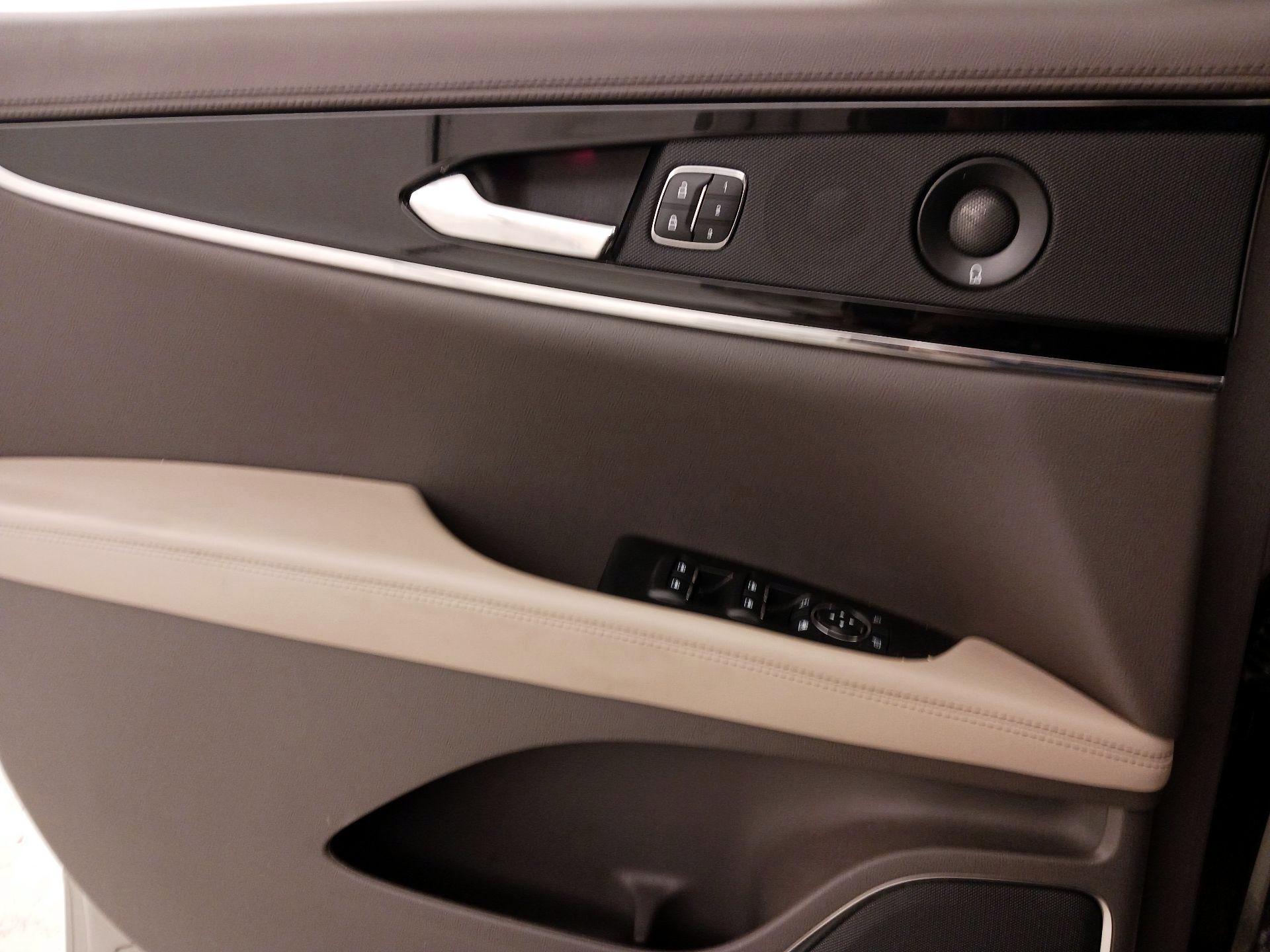 Thumbnail: 2023 Lincoln Nautilus - 12