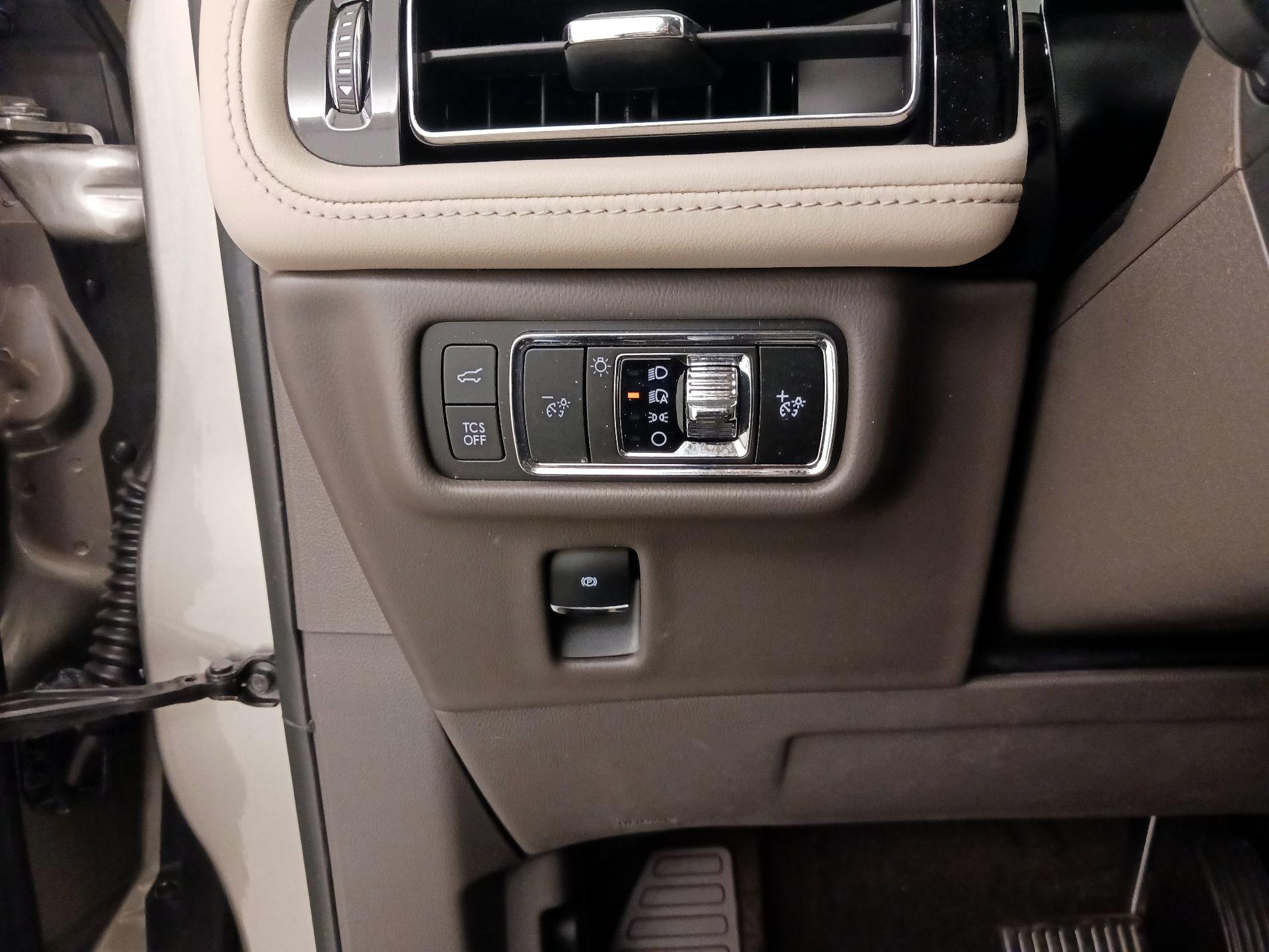 Thumbnail: 2023 Lincoln Nautilus - 13