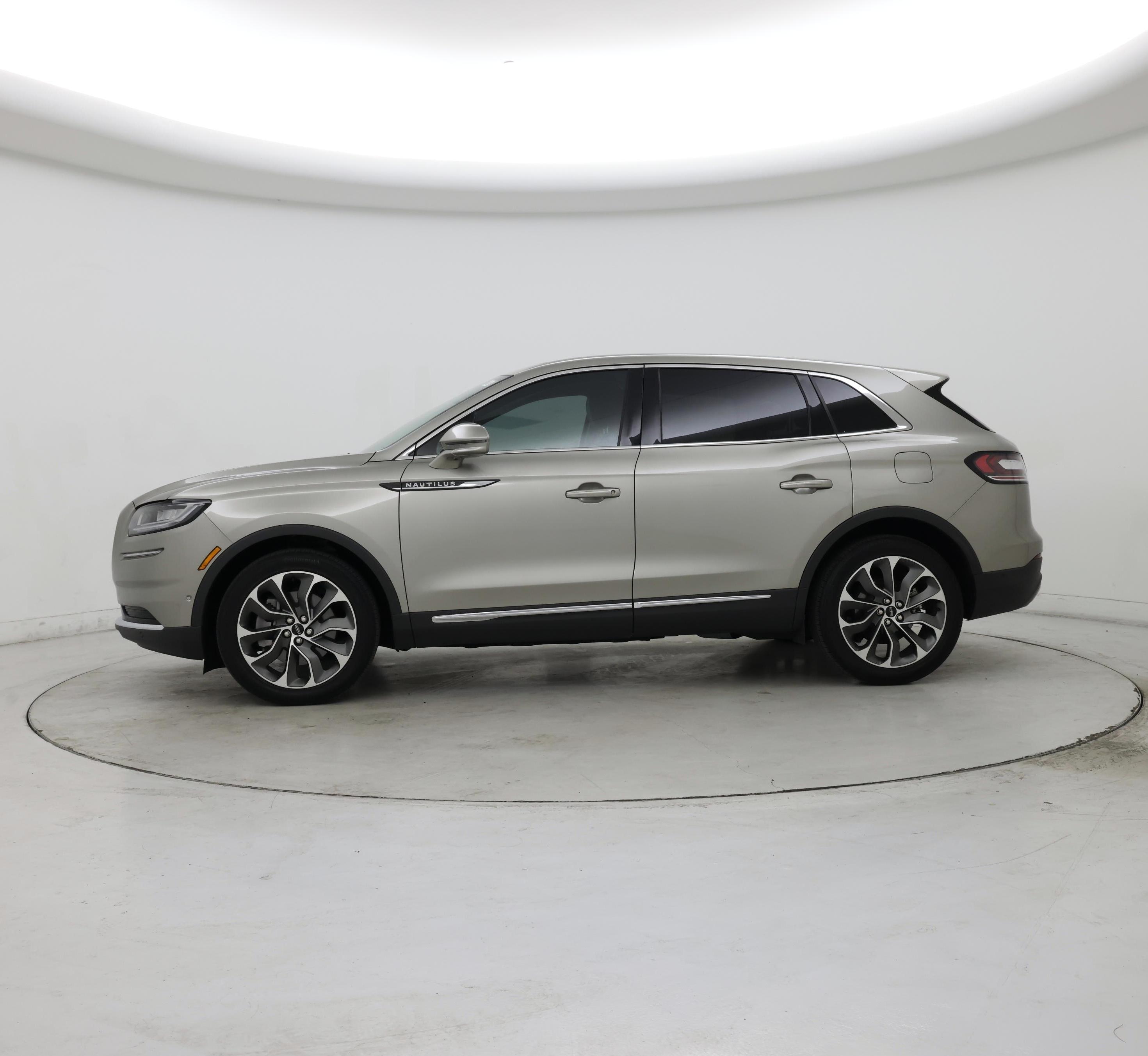 Thumbnail: 2023 Lincoln Nautilus - 3