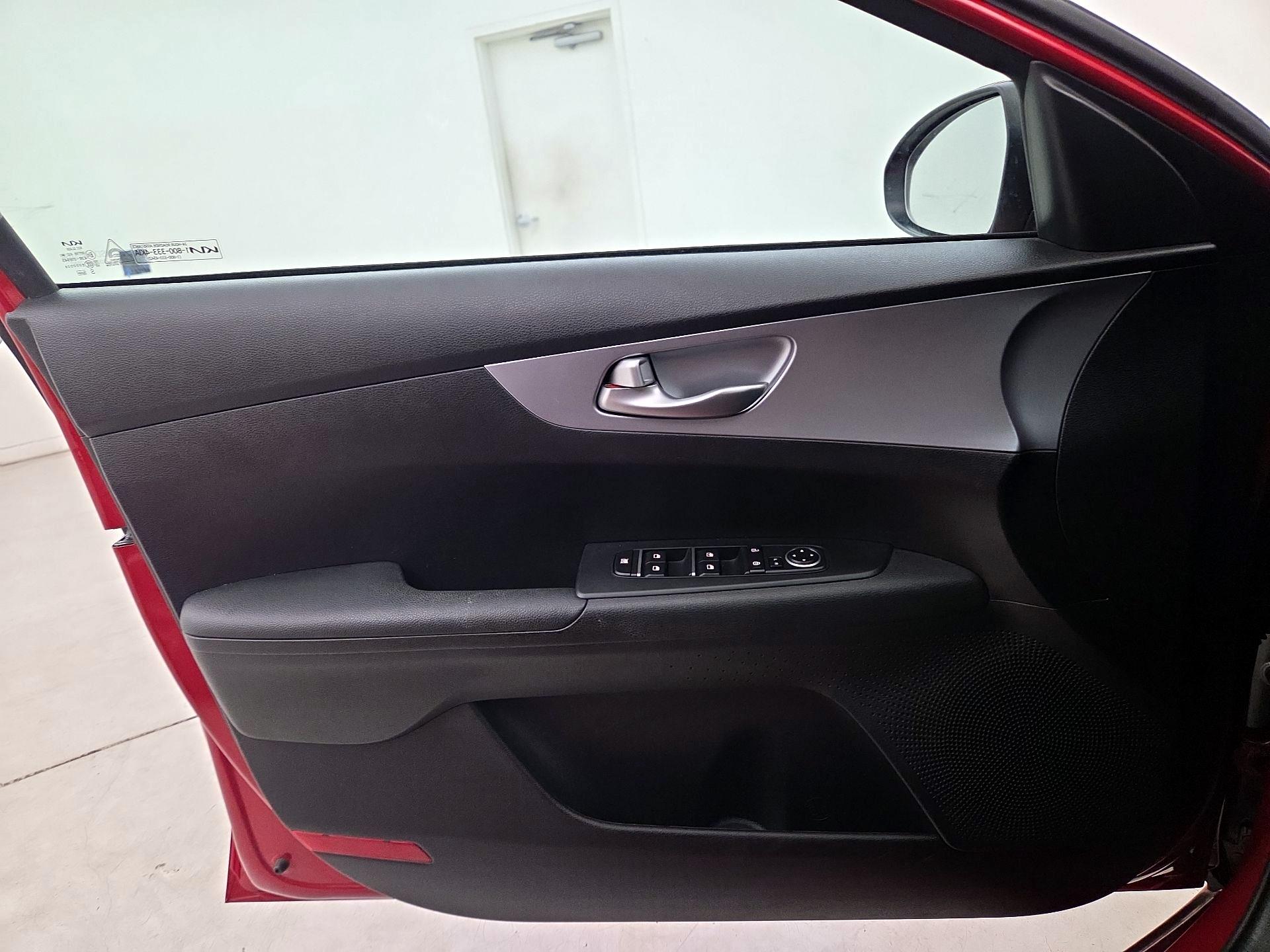 Thumbnail: 2023 Kia Forte - 12