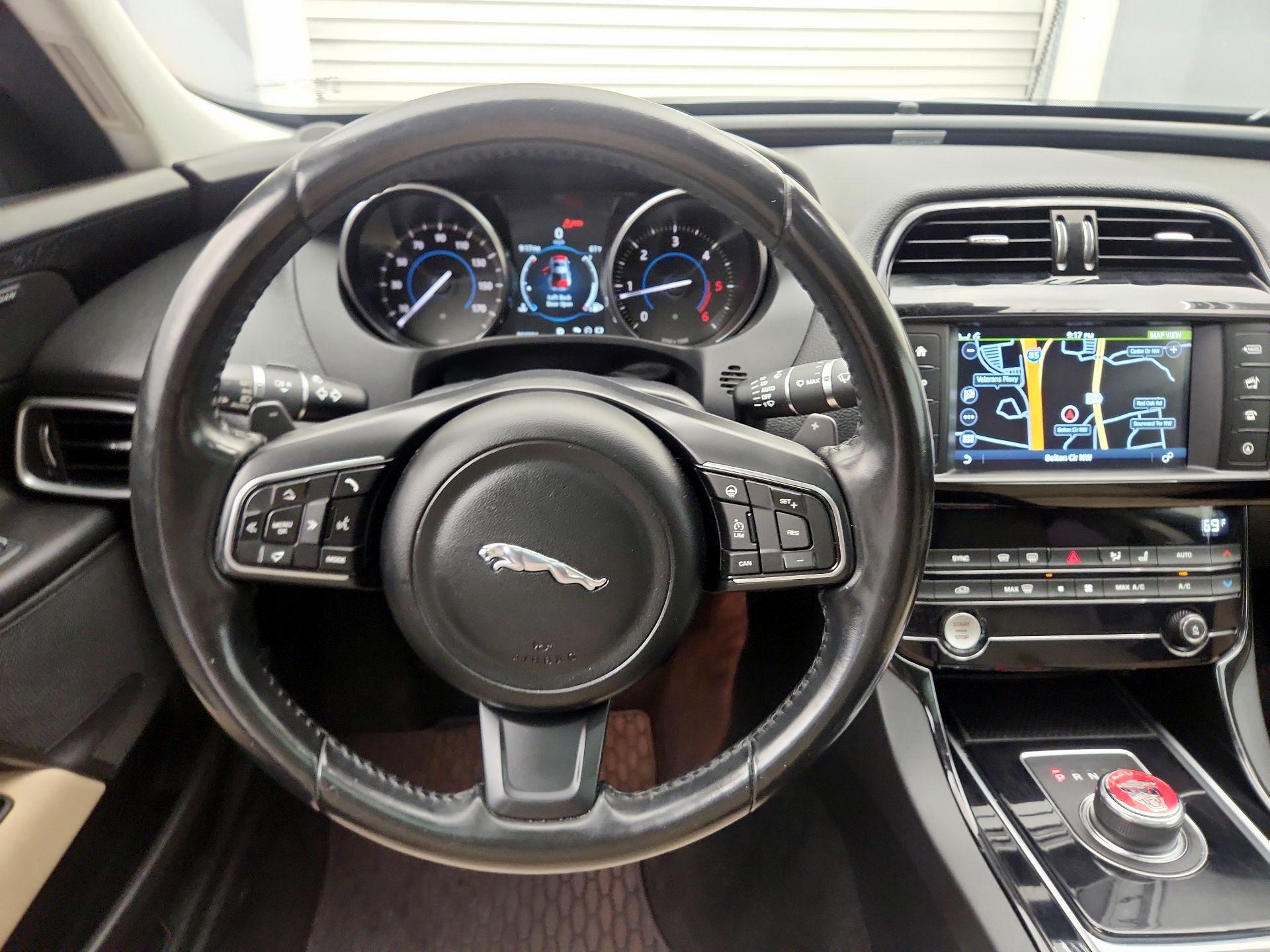 Thumbnail: 2017 Jaguar XE - 10