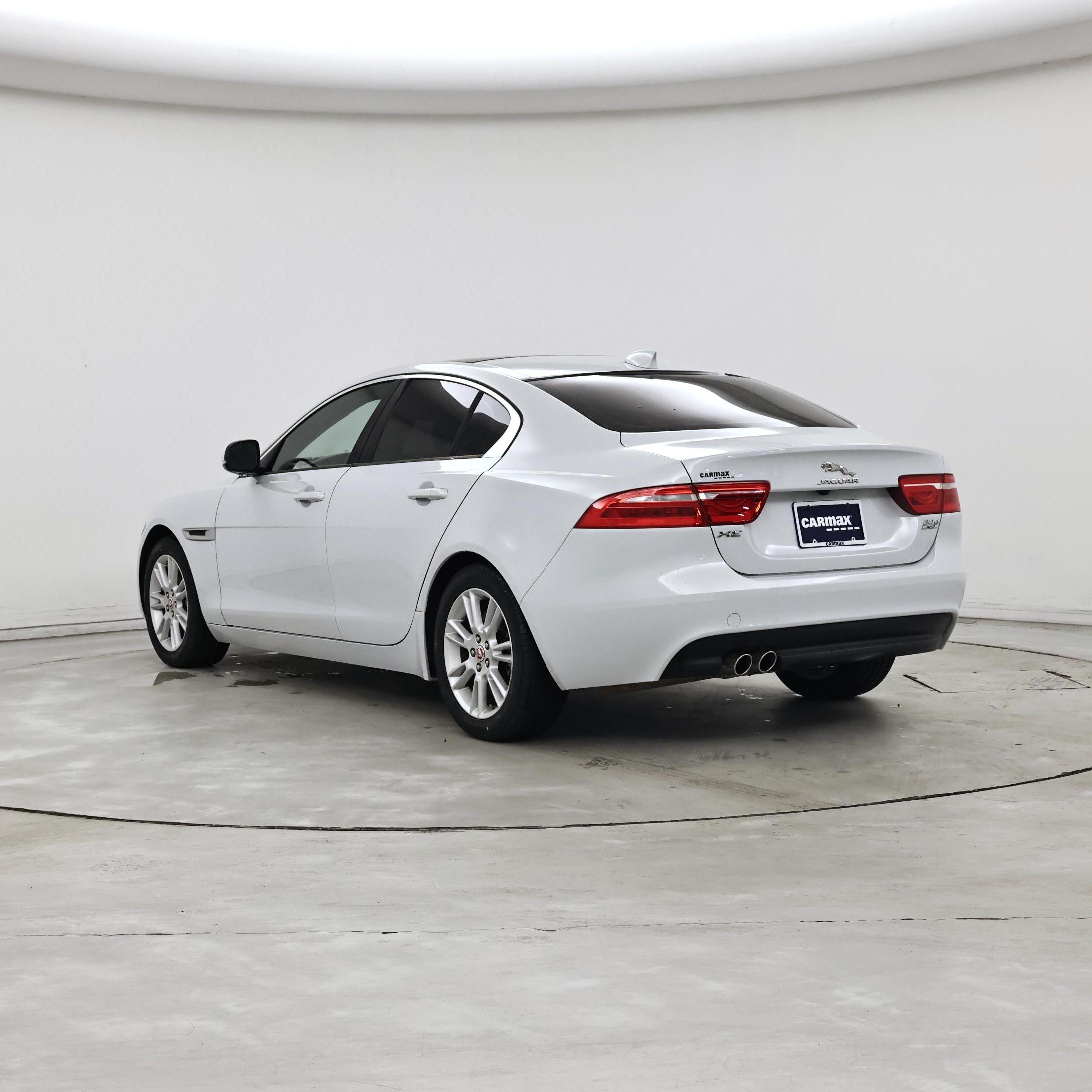 Thumbnail: 2017 Jaguar XE - 2